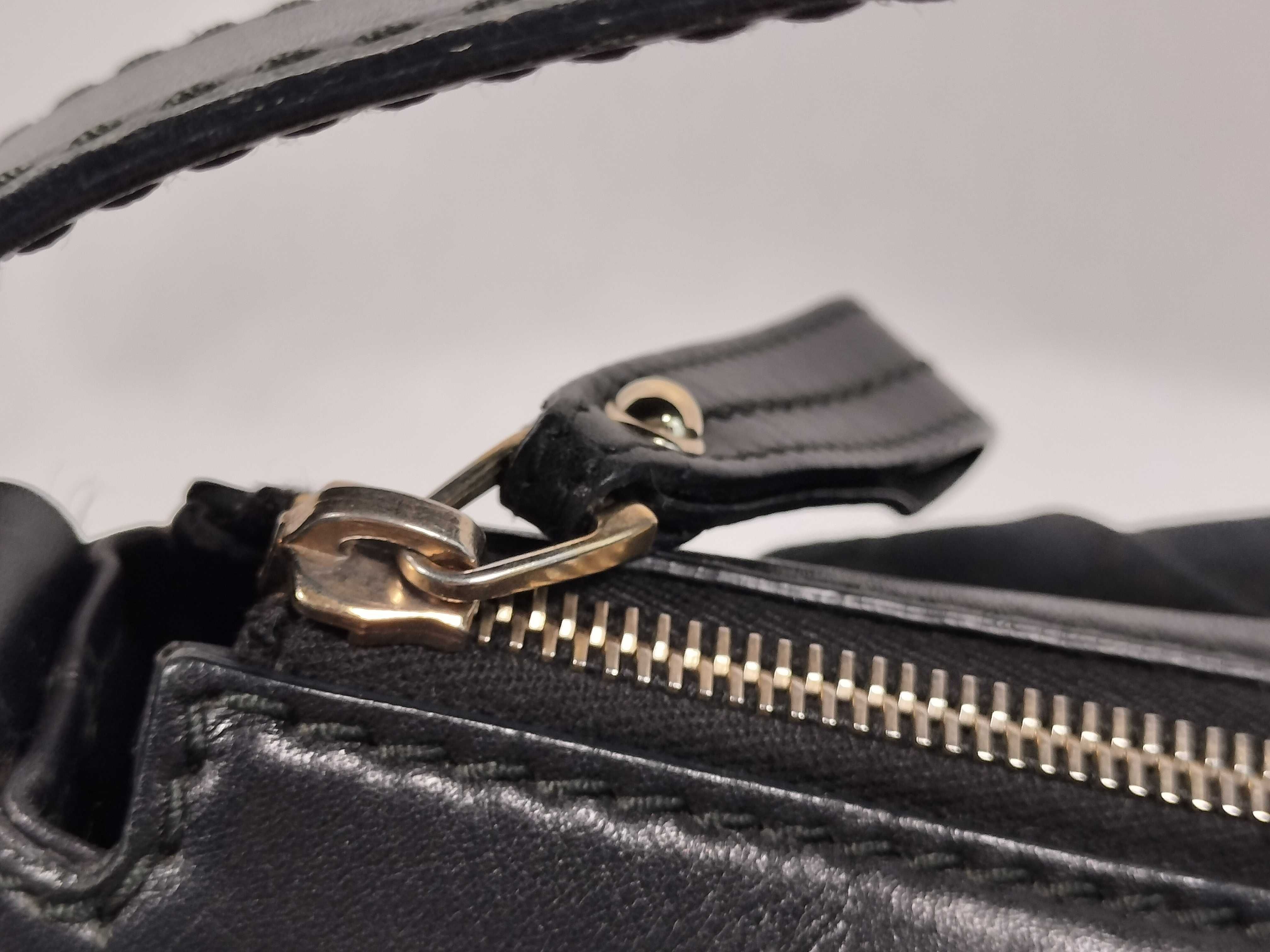 GG Canvas Gucci Handbag Shoulder Bag — view 9