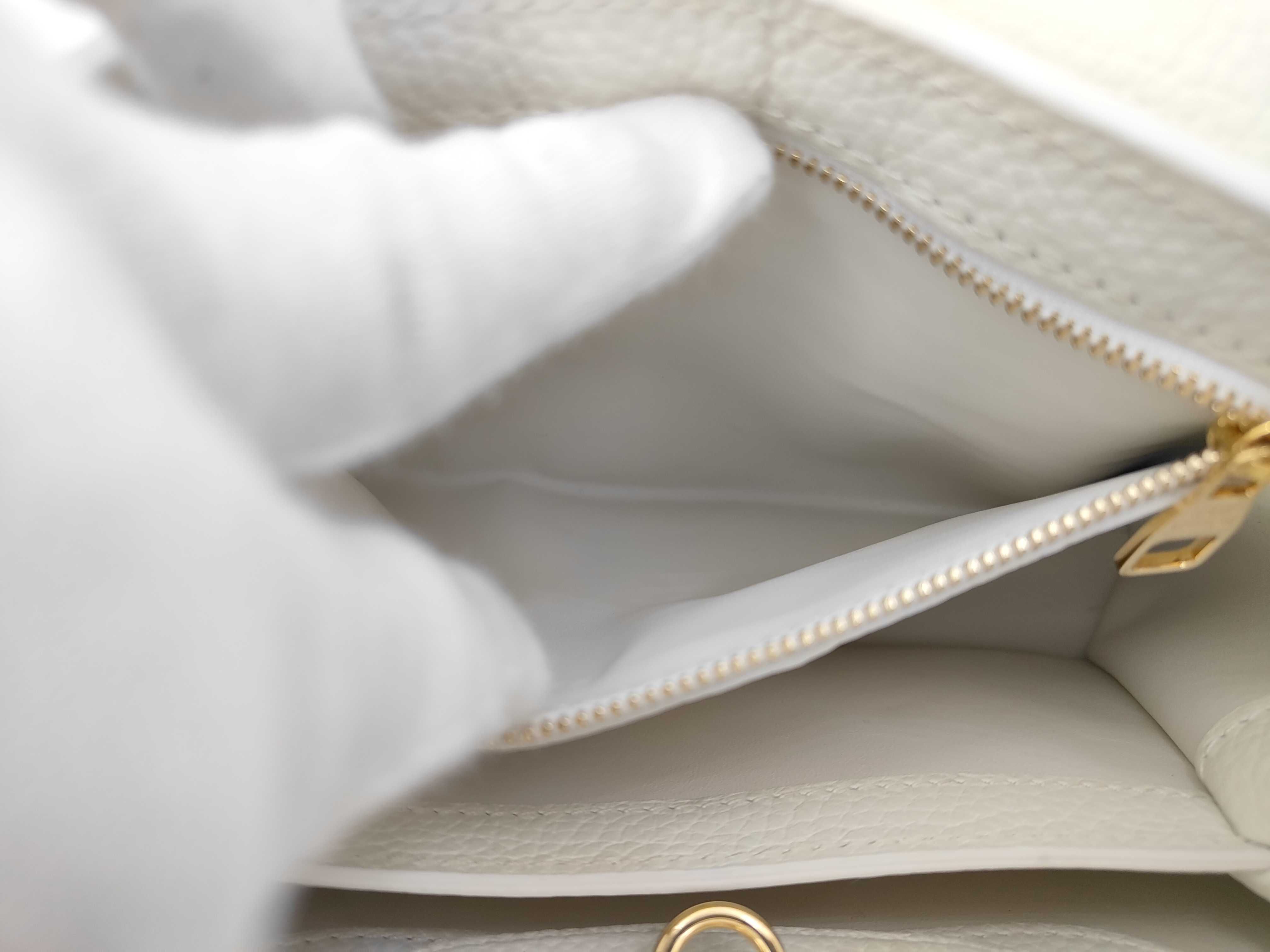 Capucines BB Quartz Taurillon Leather Handbag M24545 NFC — view 10