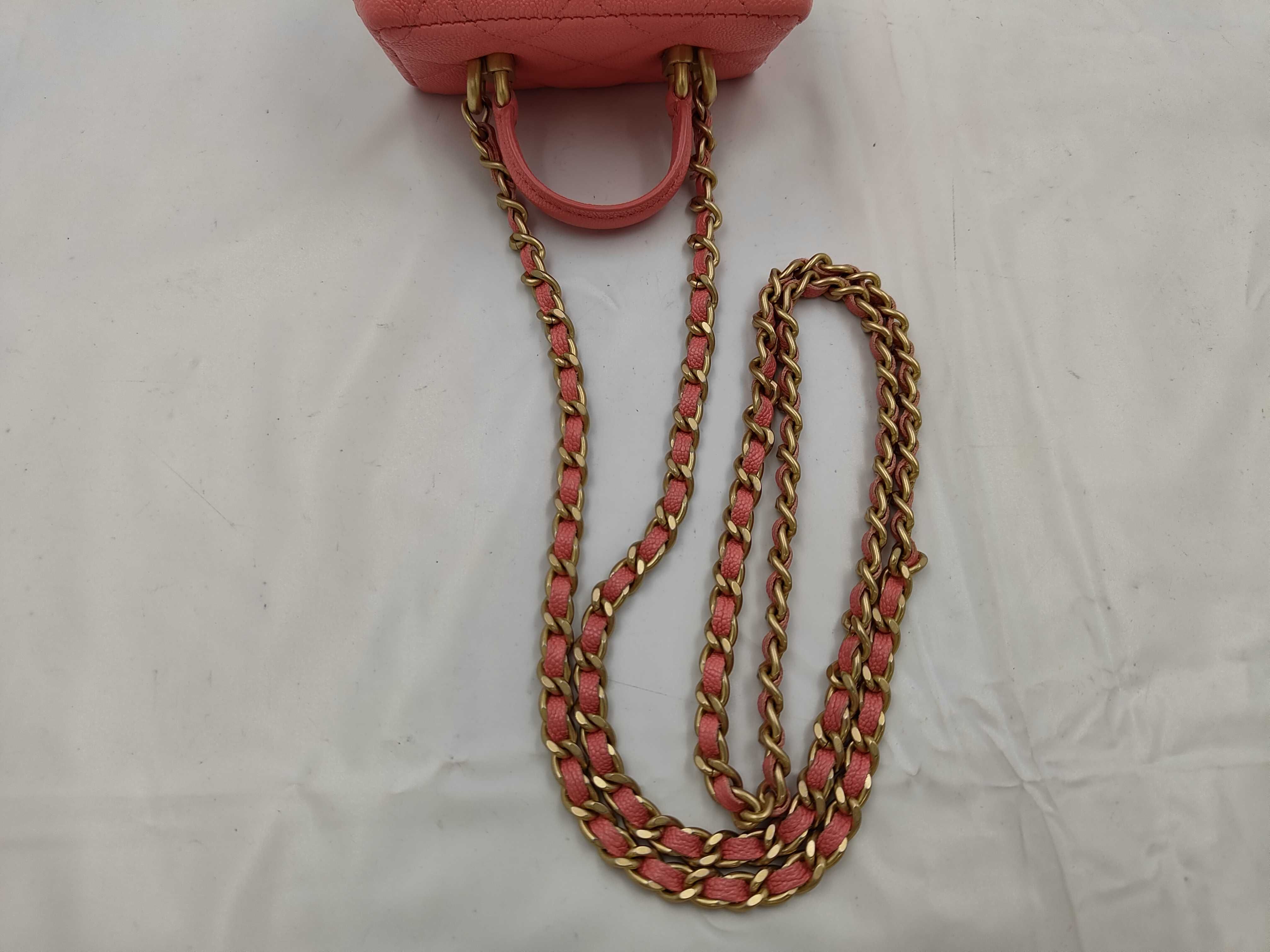 Matelassé Caviar Skin Mini Vanity Chain Shoulder Pouch (Accessories: Seal, Shoulder Bag) — view 3