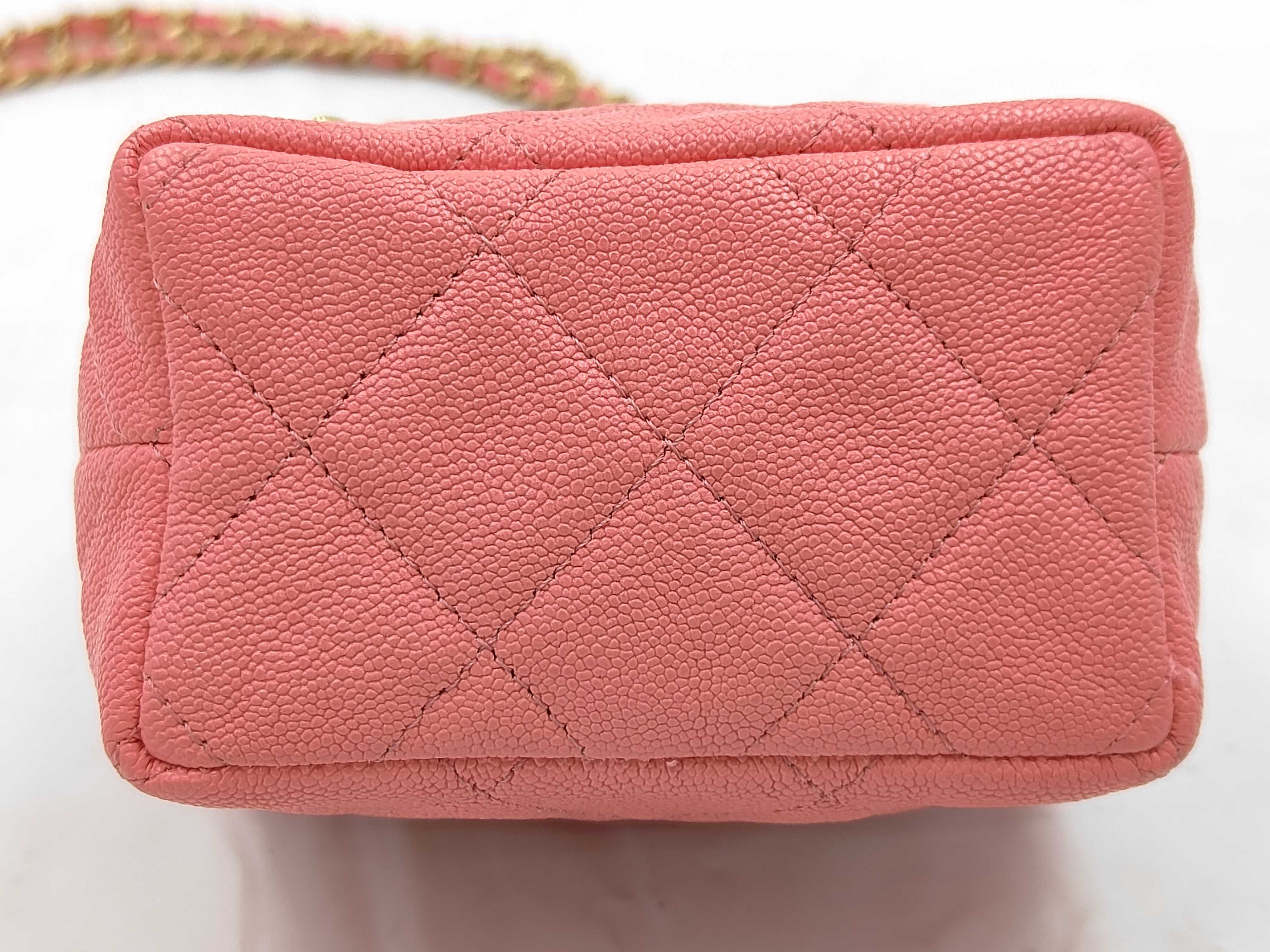 Matelassé Caviar Skin Mini Vanity Chain Shoulder Pouch (Accessories: Seal, Shoulder Bag) — view 8