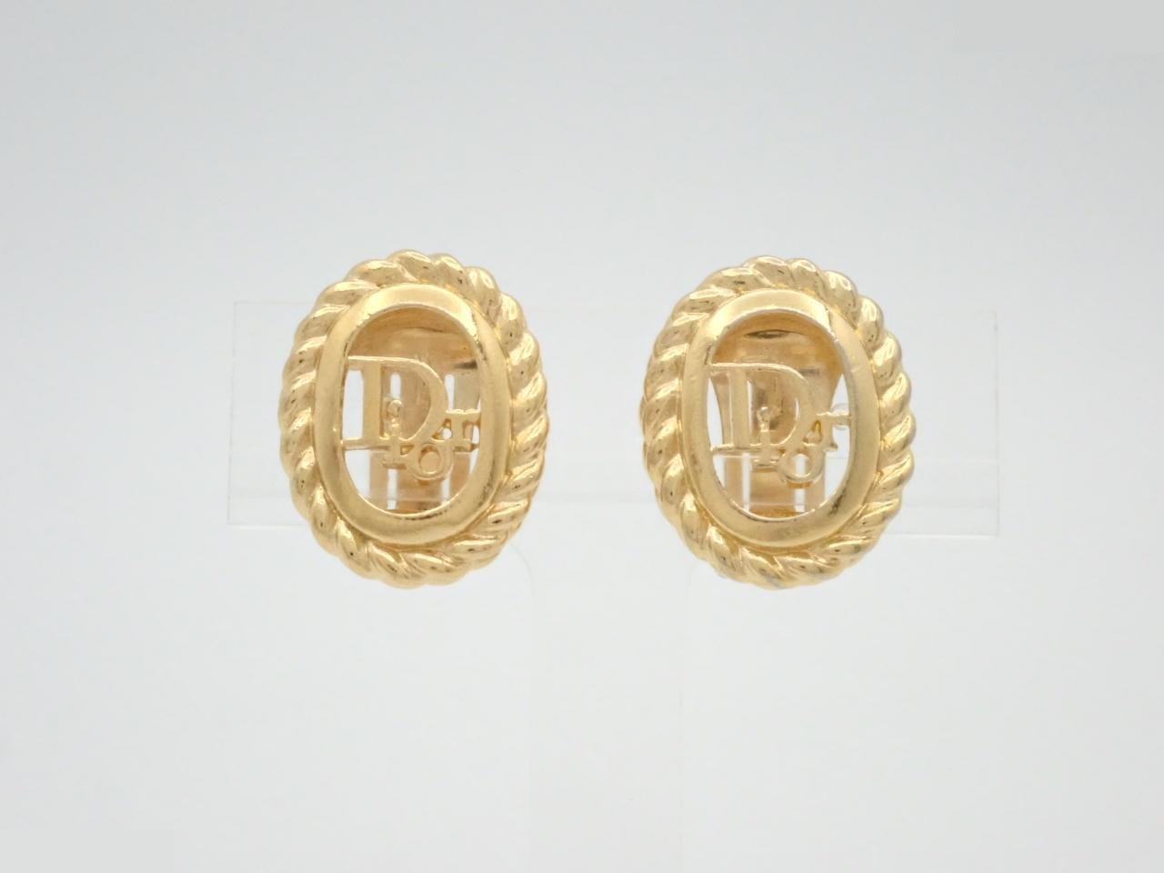Other lines: Precious metals and earrings