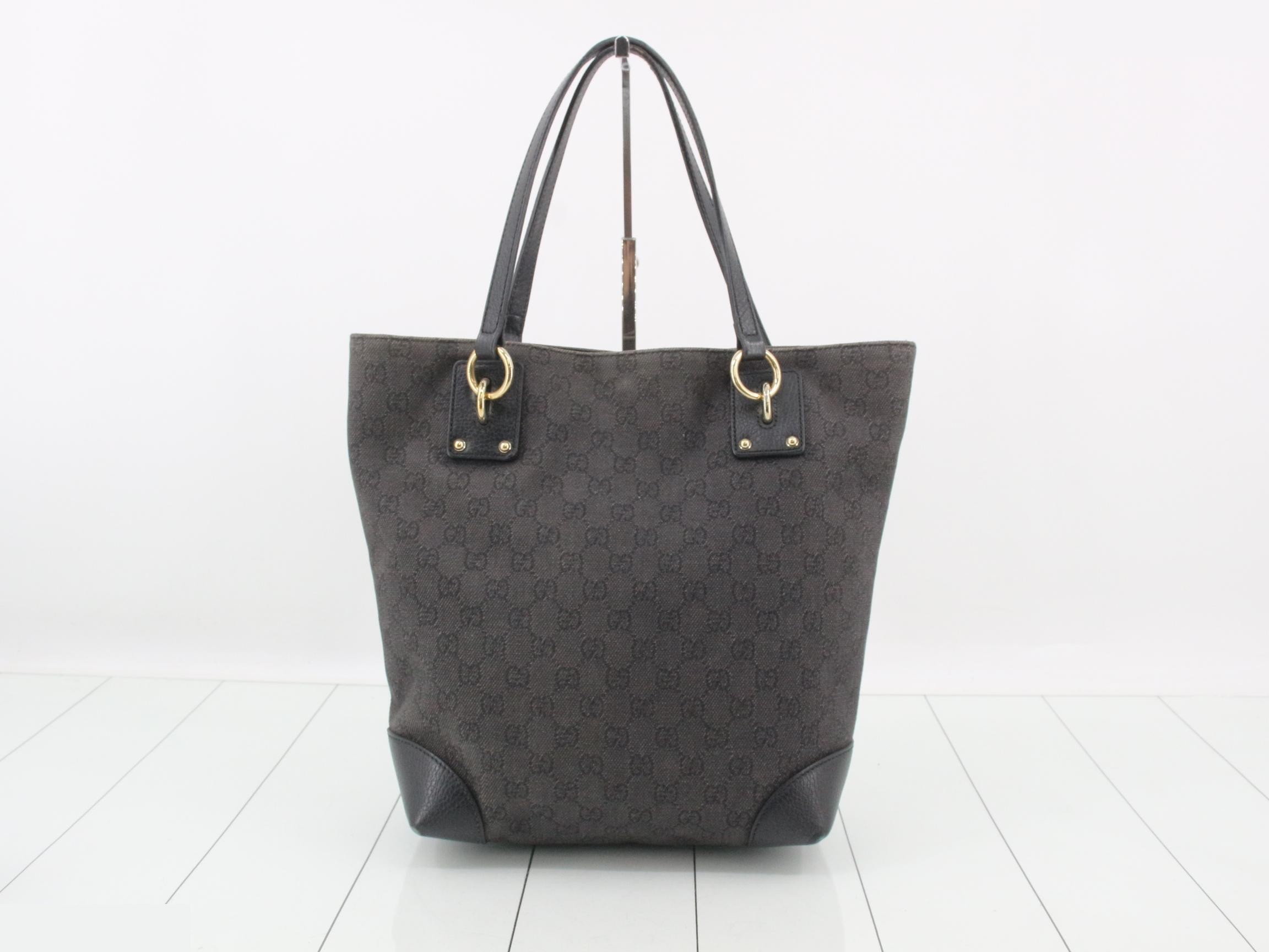 Bucket-shaped tote bag, approximately 25 cm wide. — view 2