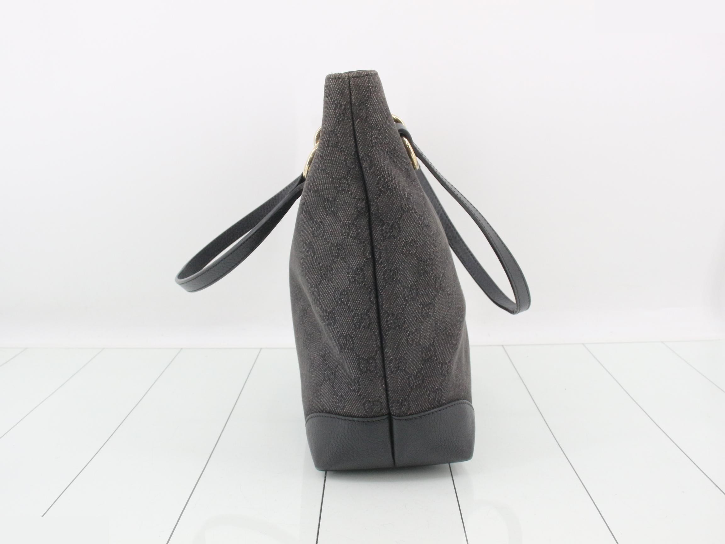 Bucket-shaped tote bag, approximately 25 cm wide. — view 4