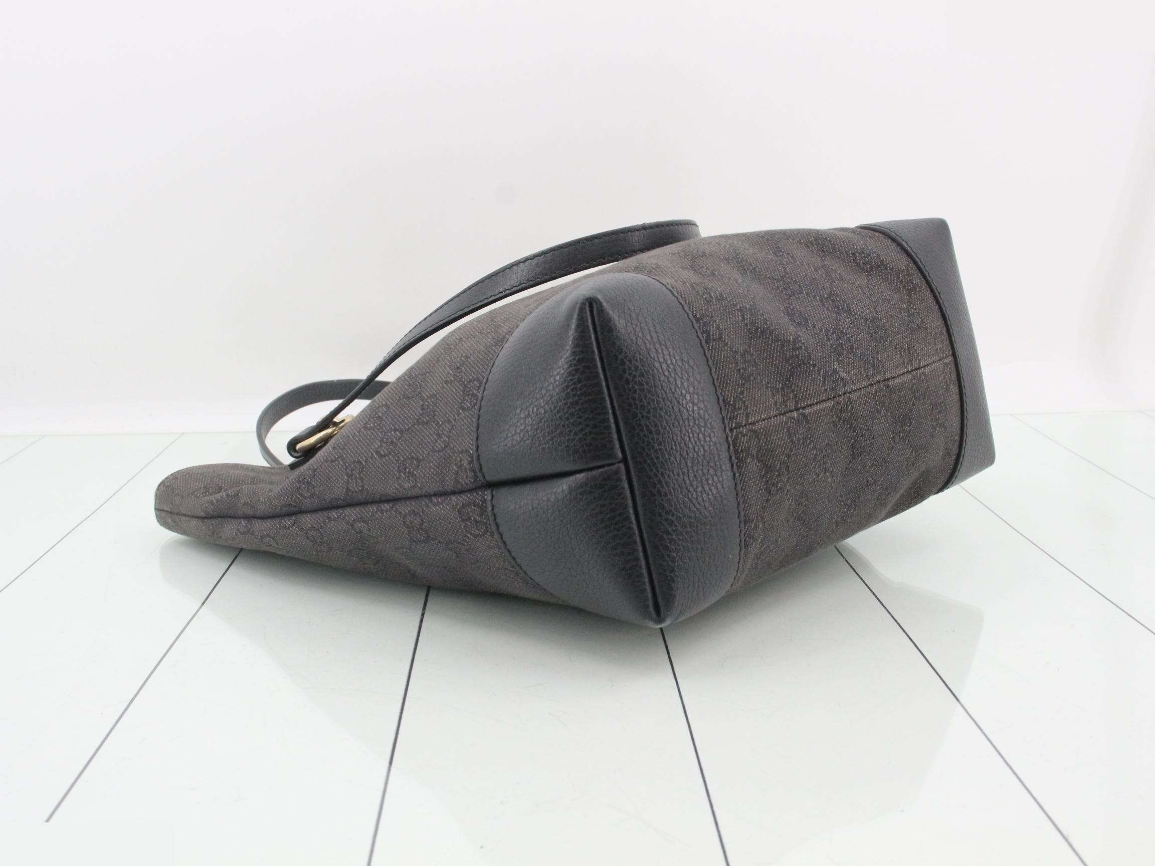 Bucket-shaped tote bag, approximately 25 cm wide. — view 5