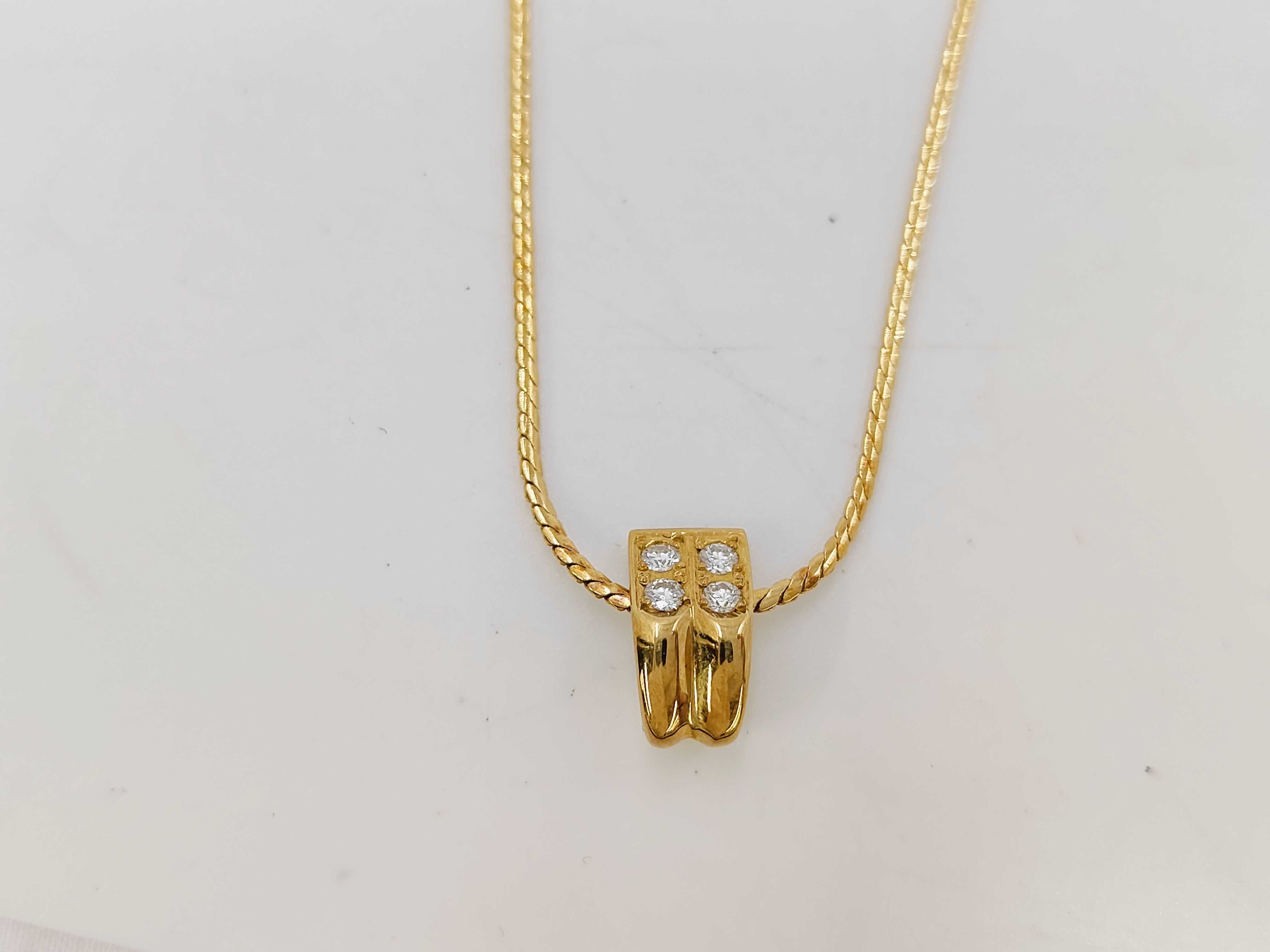 necklace with 750 062 engraving.