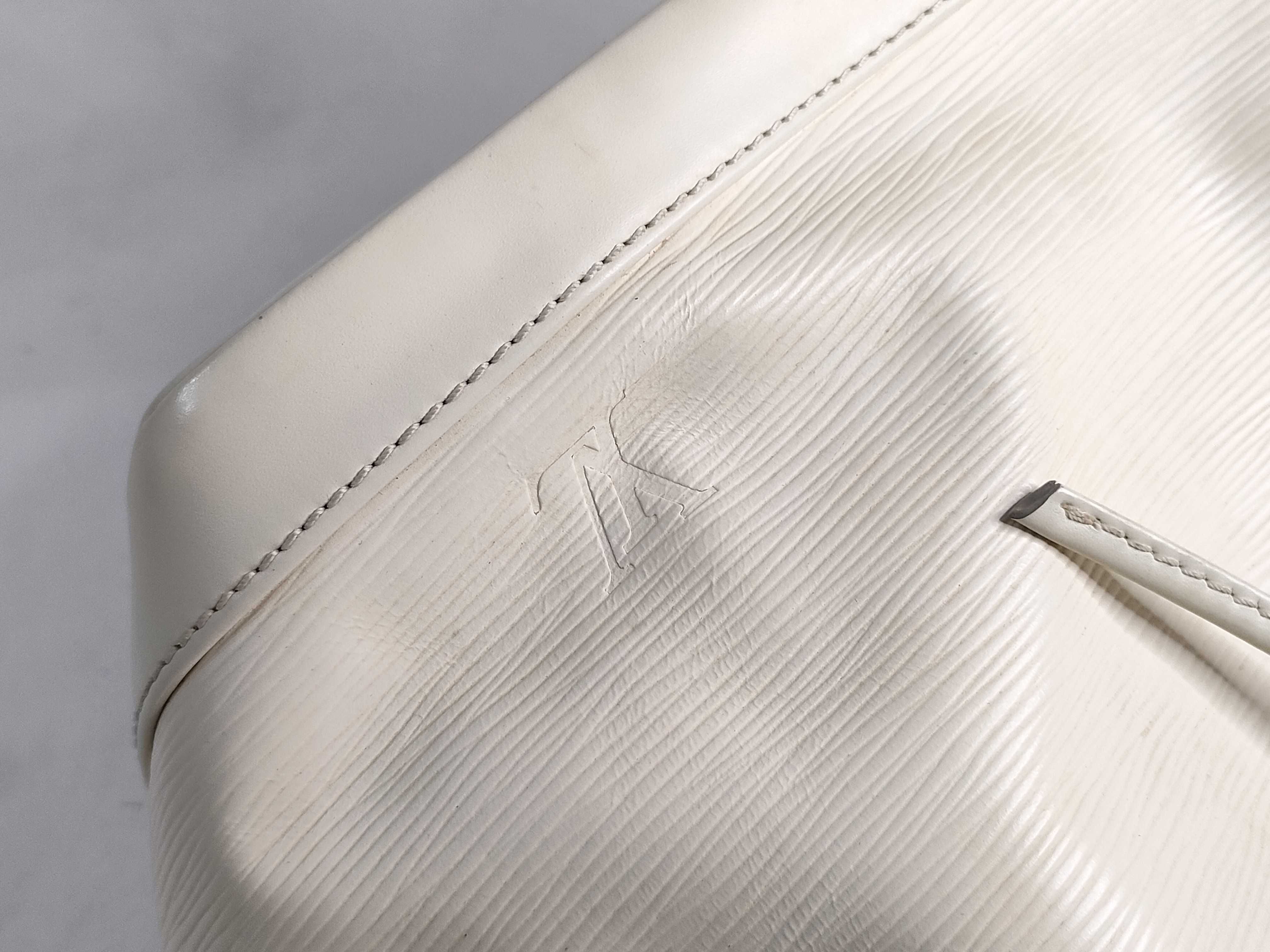 Epi PH- Petit Noe Bucket Bag White Epi Leather Shoulder Bag — view 14
