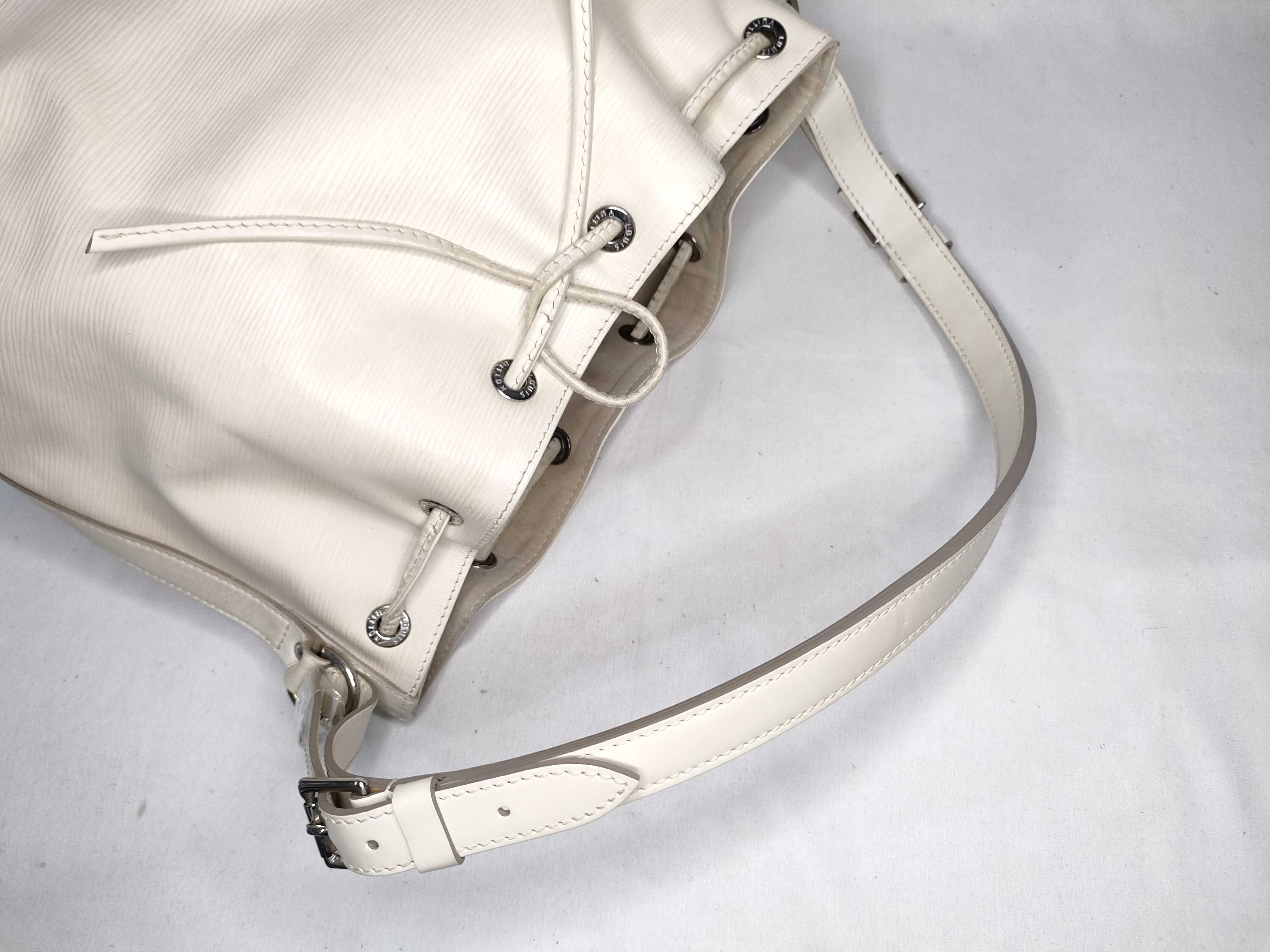 Epi PH- Petit Noe Bucket Bag White Epi Leather Shoulder Bag — view 3