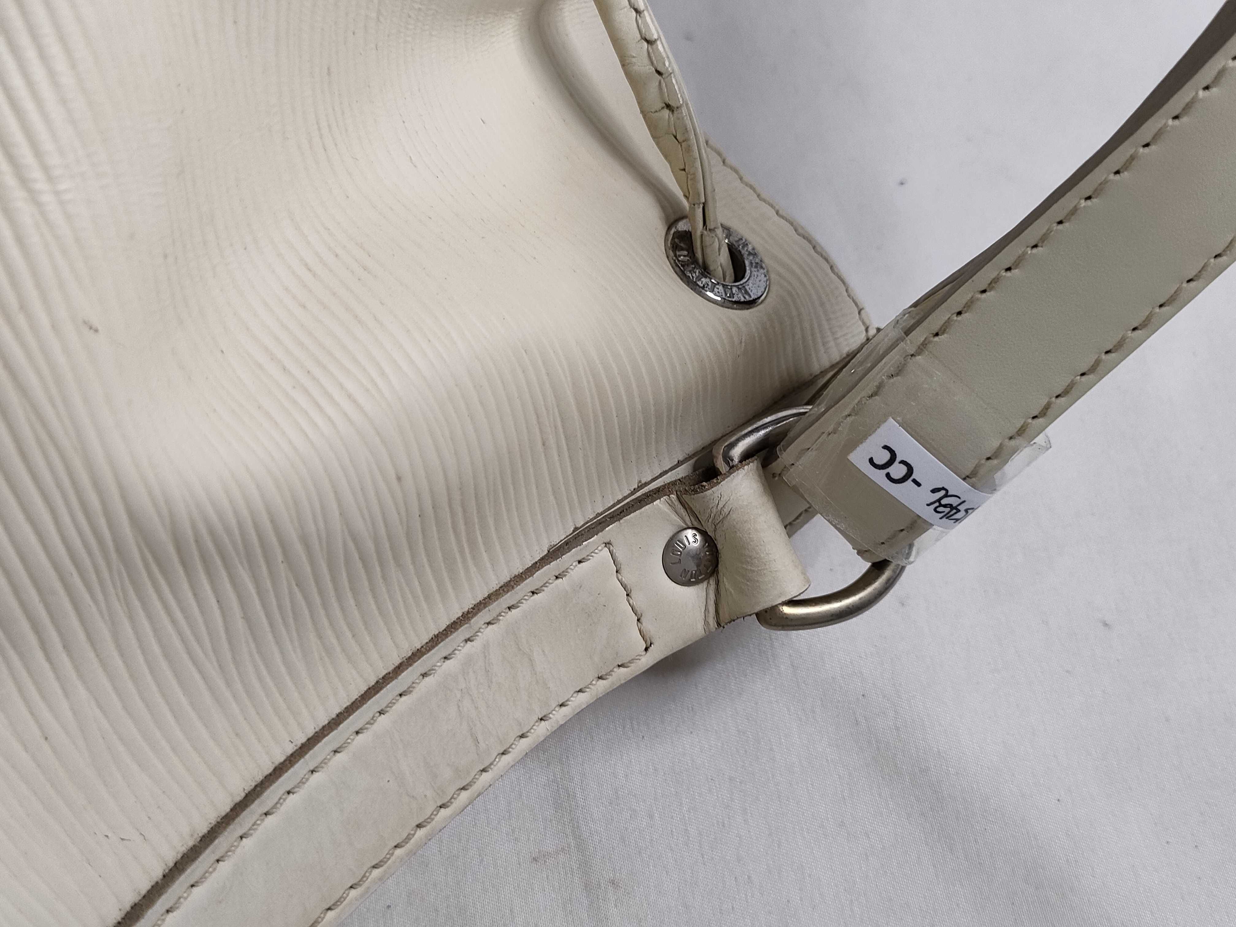 Epi PH- Petit Noe Bucket Bag White Epi Leather Shoulder Bag — view 5