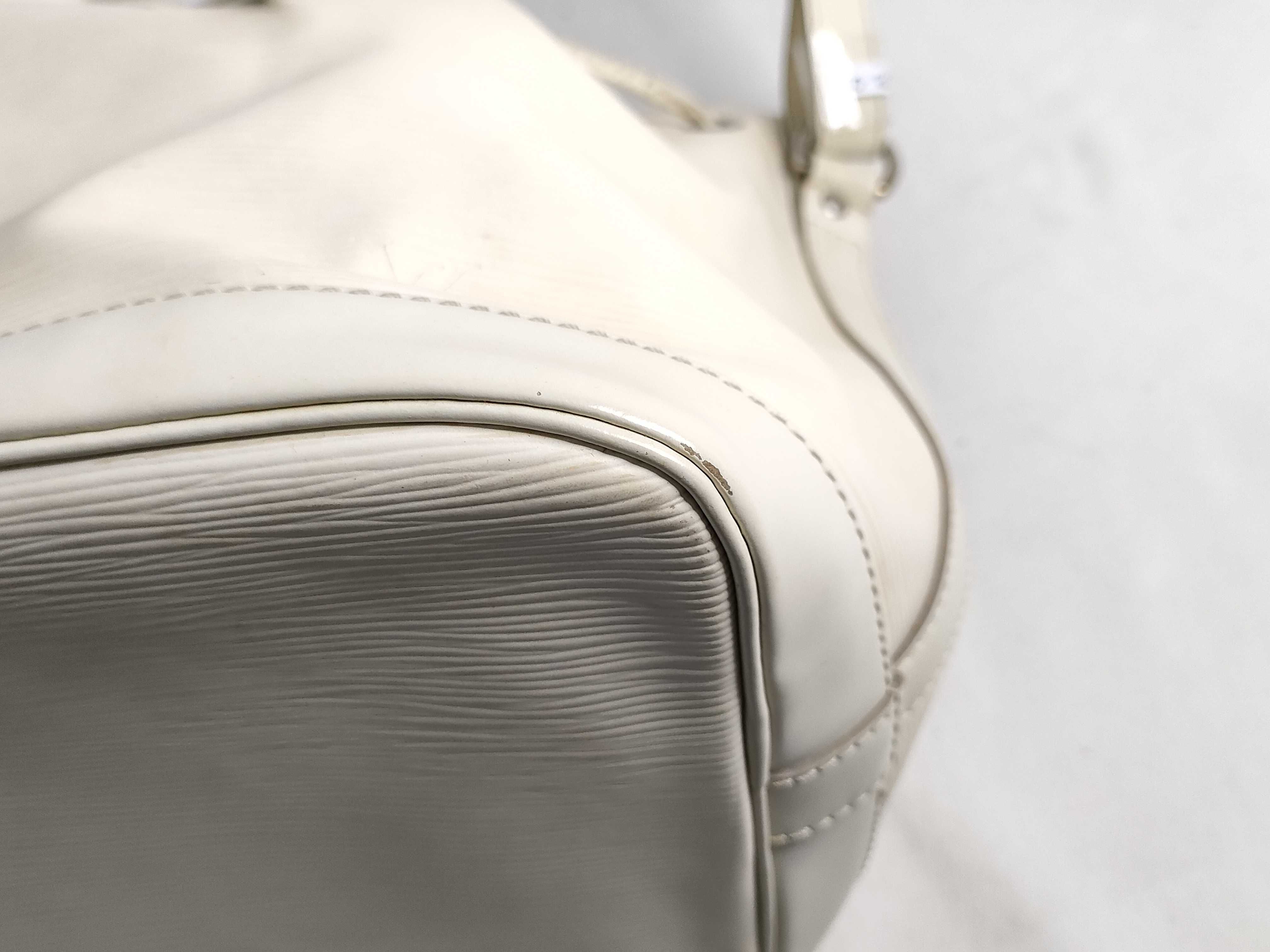 Epi PH- Petit Noe Bucket Bag White Epi Leather Shoulder Bag — view 6