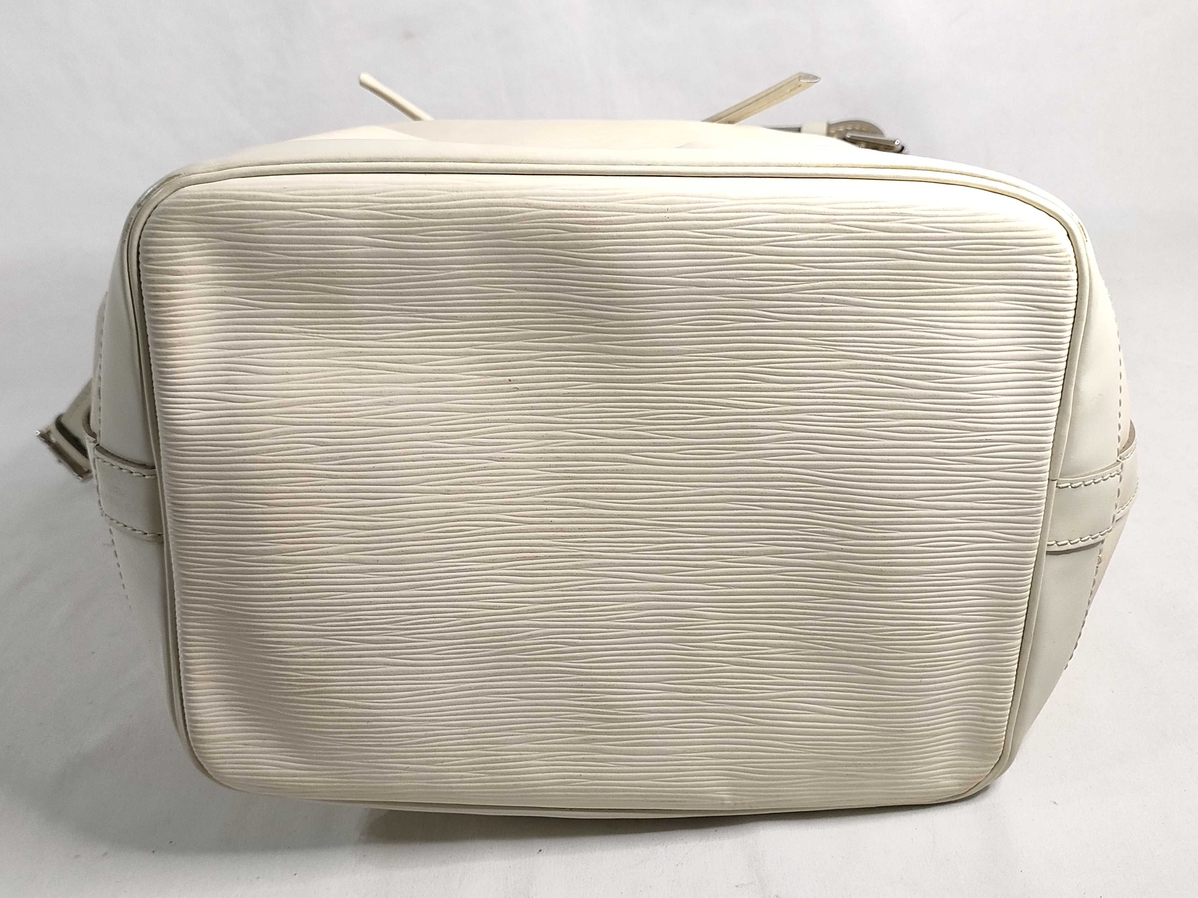 Epi PH- Petit Noe Bucket Bag White Epi Leather Shoulder Bag — view 7