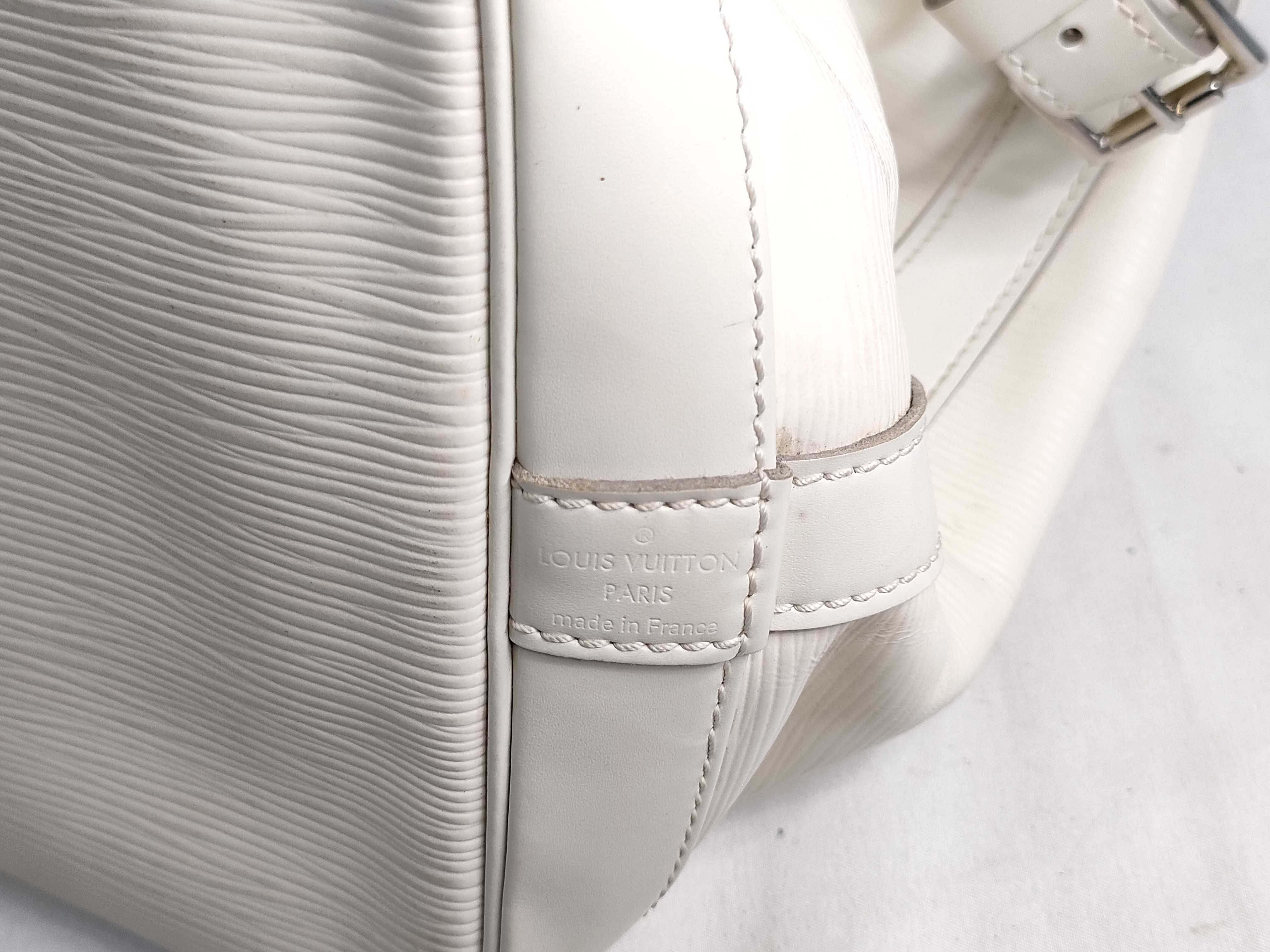 Epi PH- Petit Noe Bucket Bag White Epi Leather Shoulder Bag — view 10