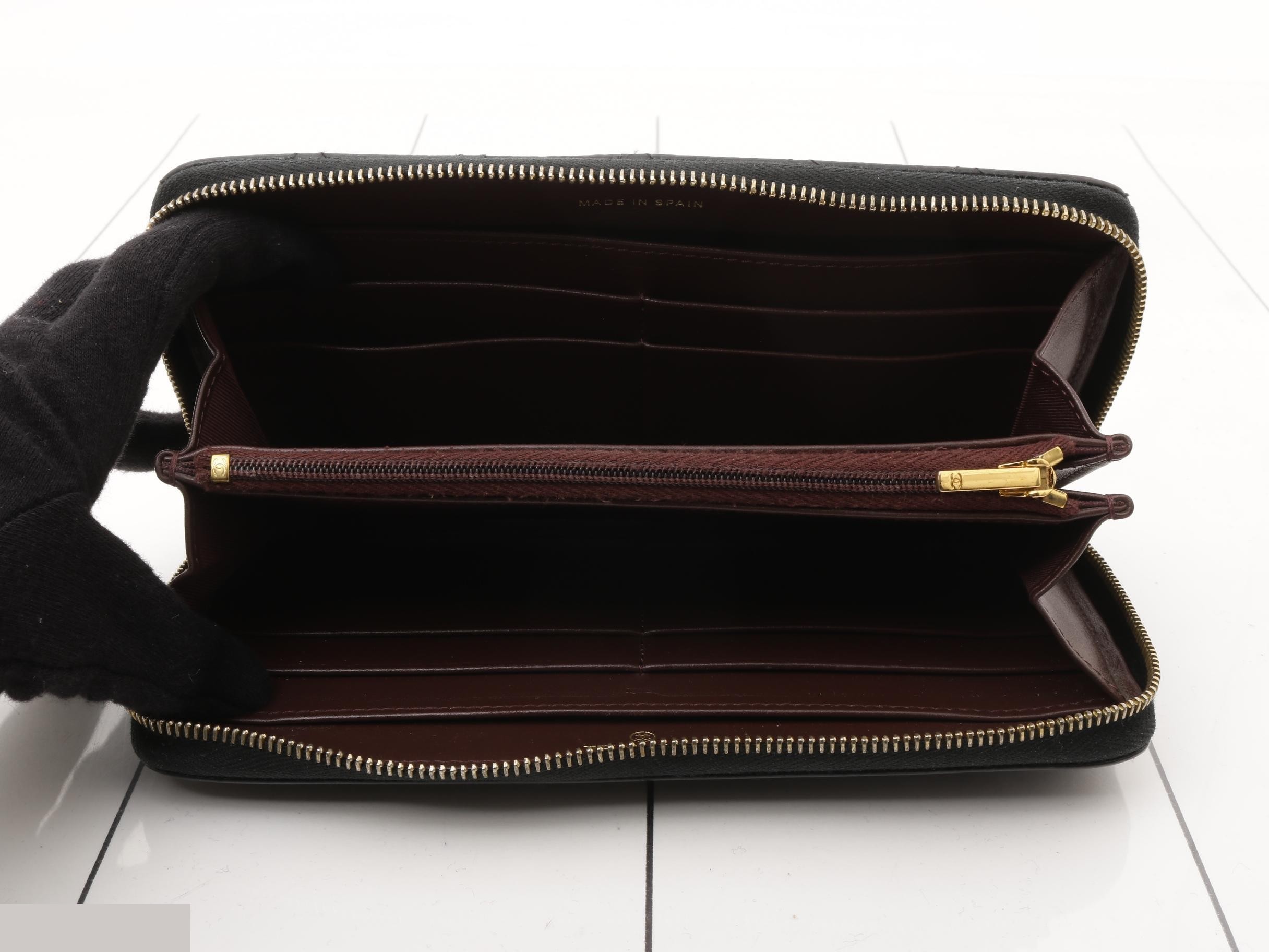 Caviar leather zip-around long wallet, serial number 31, with card and sticker. — view 4