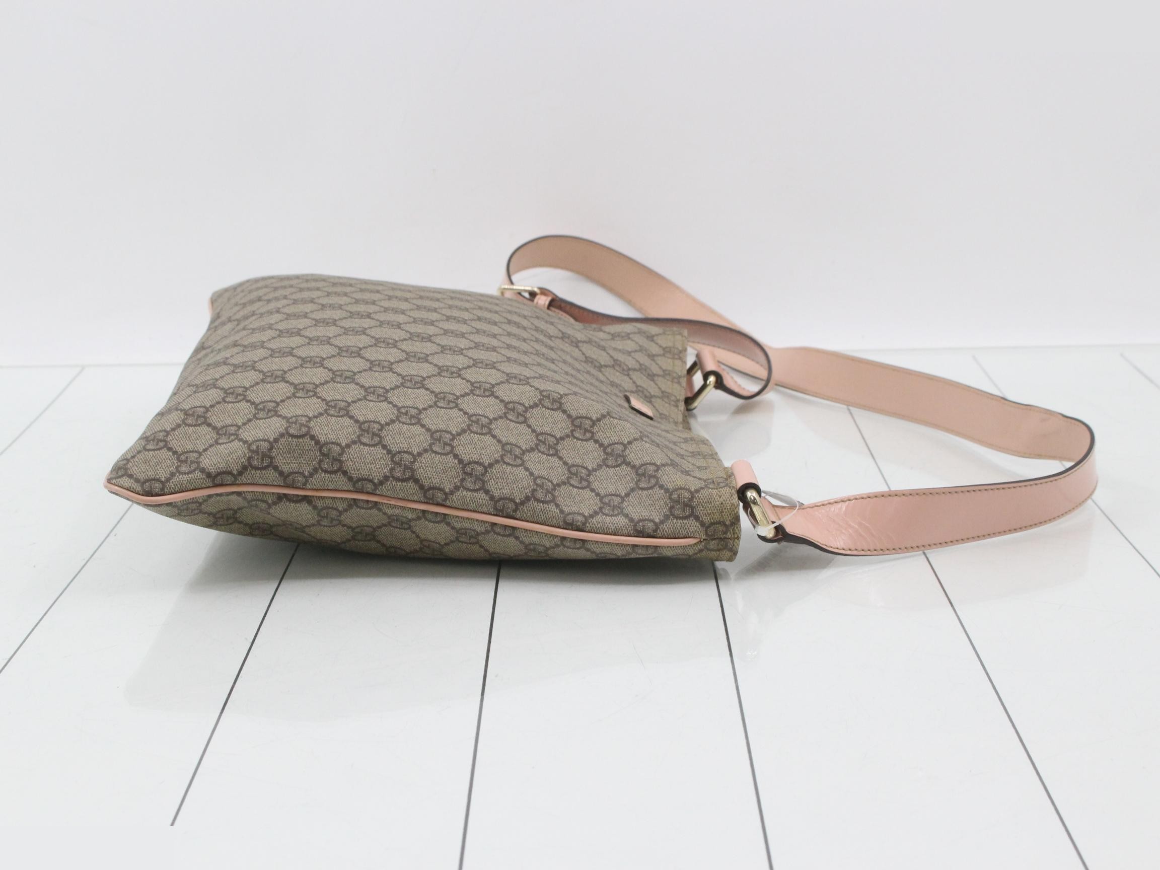 GG Supreme Shoulder Bag — view 3