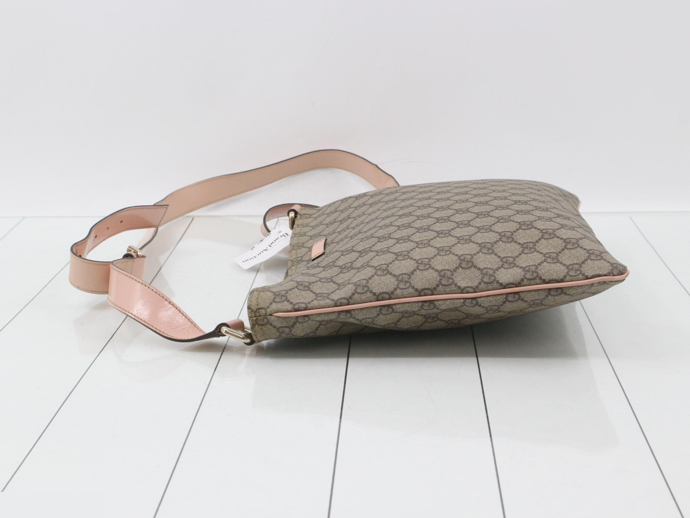 GG Supreme Shoulder Bag — view 4
