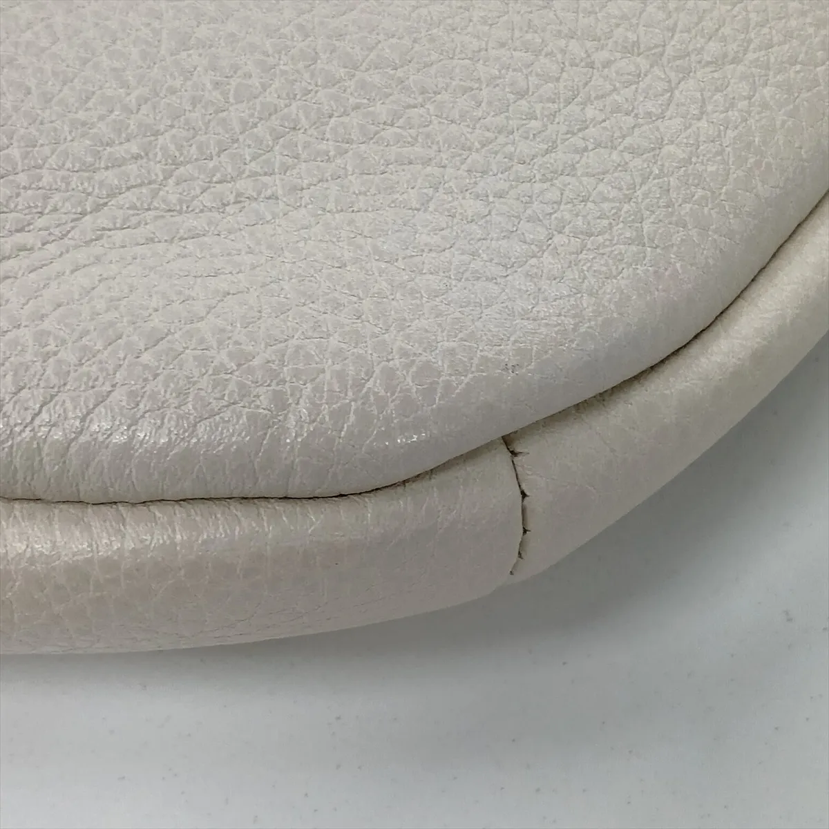 logo print 527792 leather body bag, white — view 11