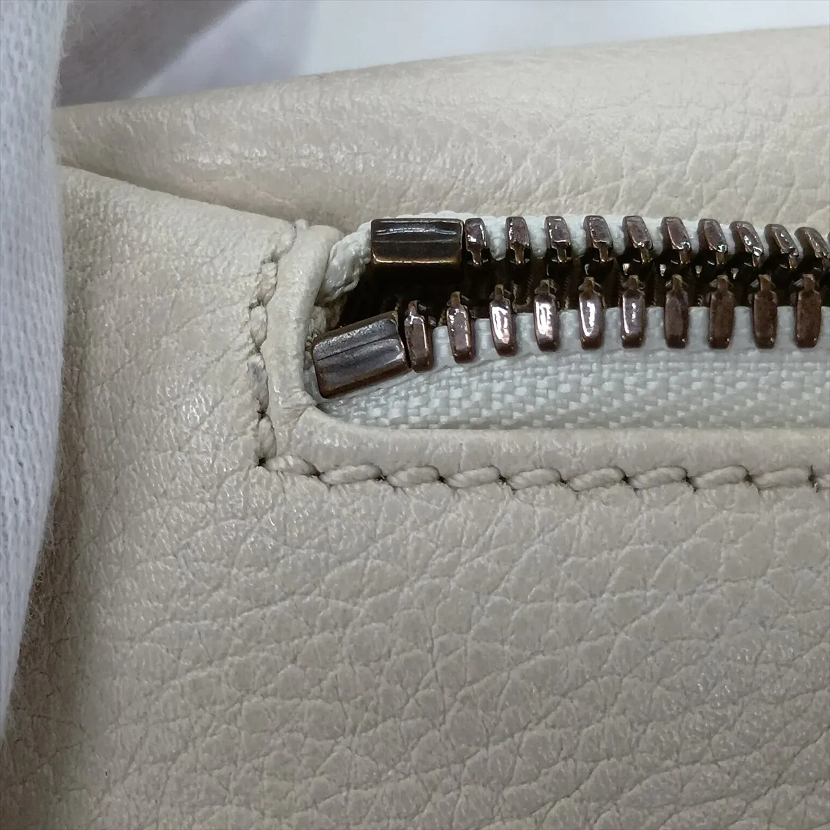 logo print 527792 leather body bag, white — view 12