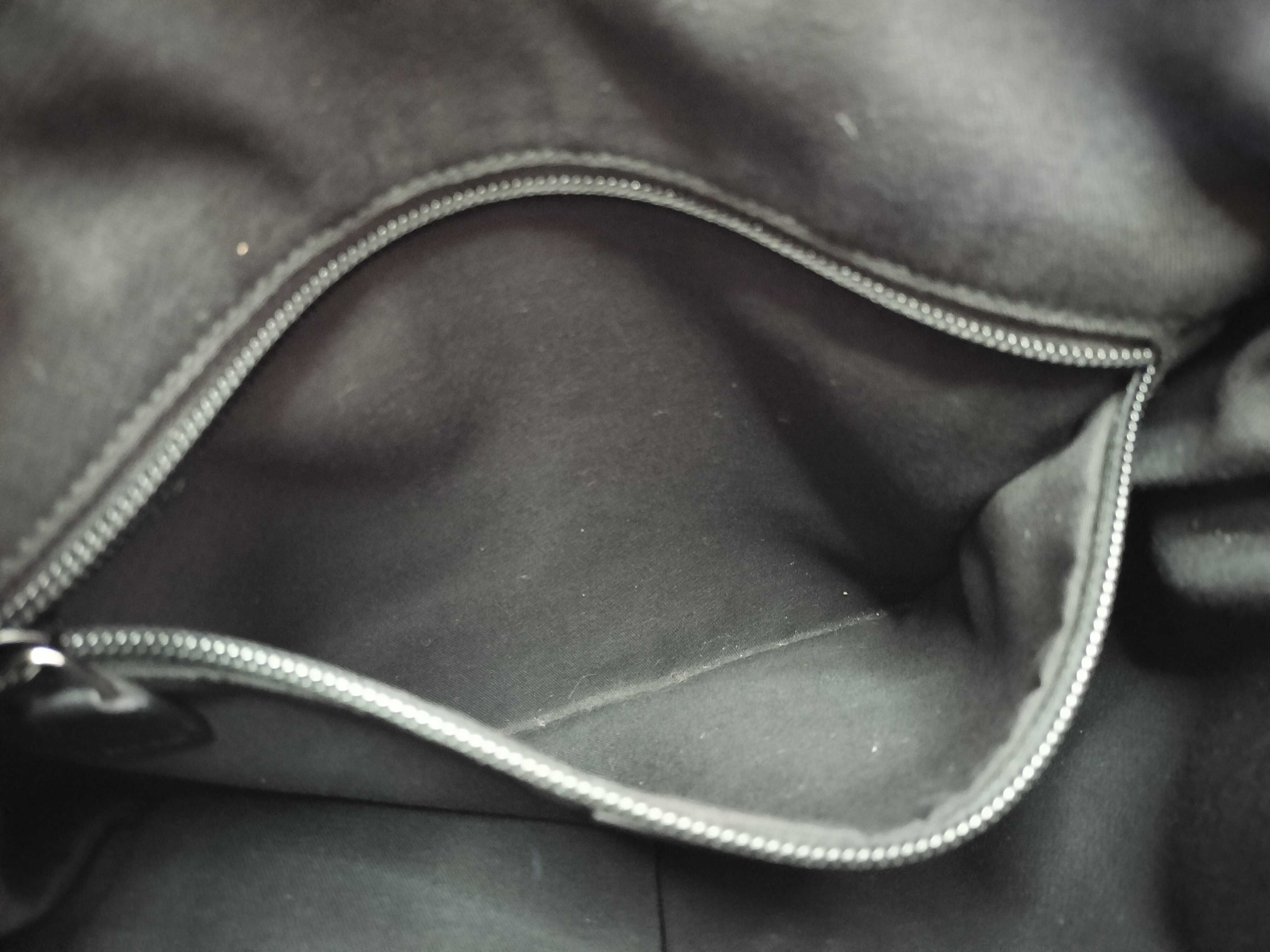 GG Canvas Shoulder Bag (Black) — view 15
