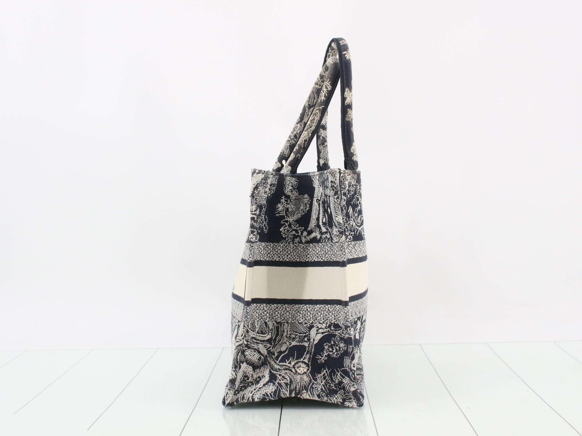 Book Tote Bag, Oblique, Medium — view 3