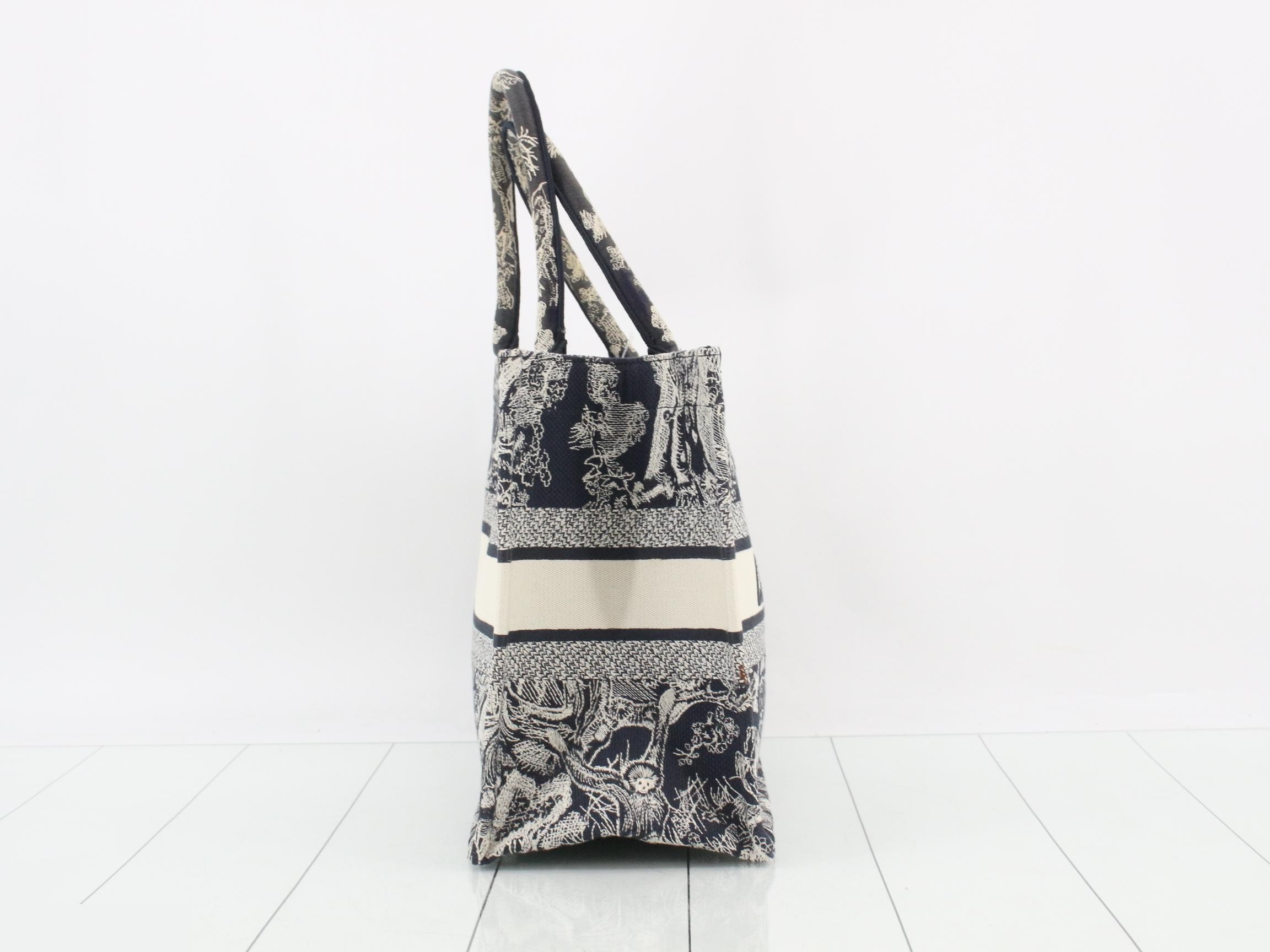 Book Tote Bag, Oblique, Medium — view 4