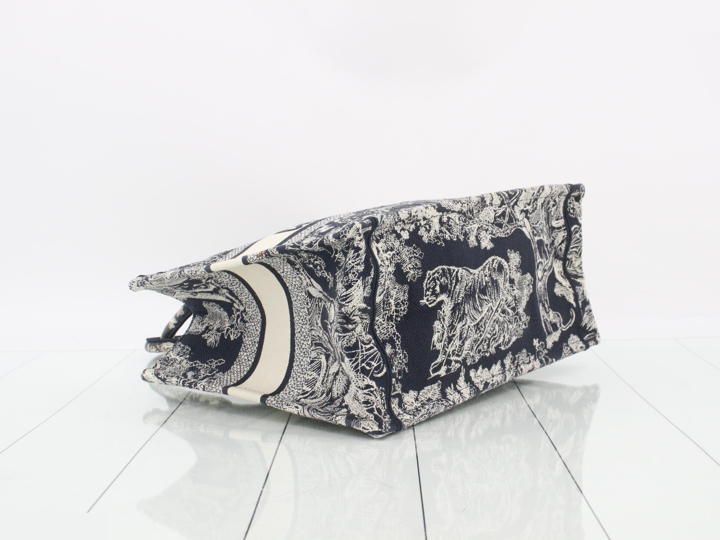 Book Tote Bag, Oblique, Medium — view 5