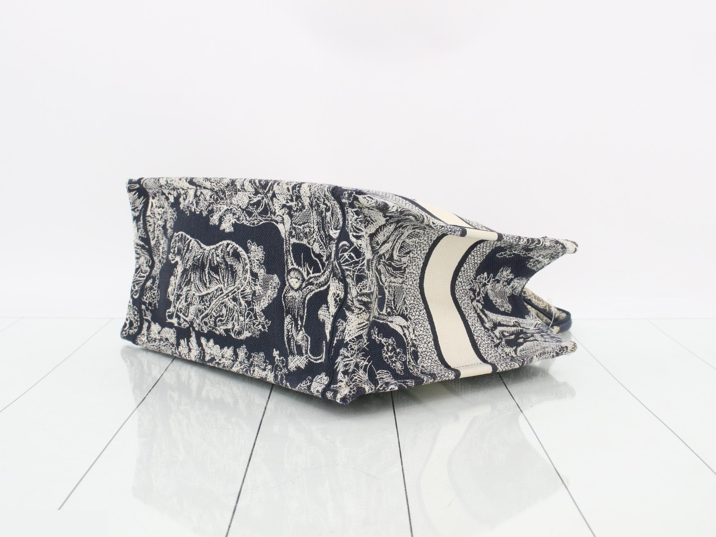 Book Tote Bag, Oblique, Medium — view 6