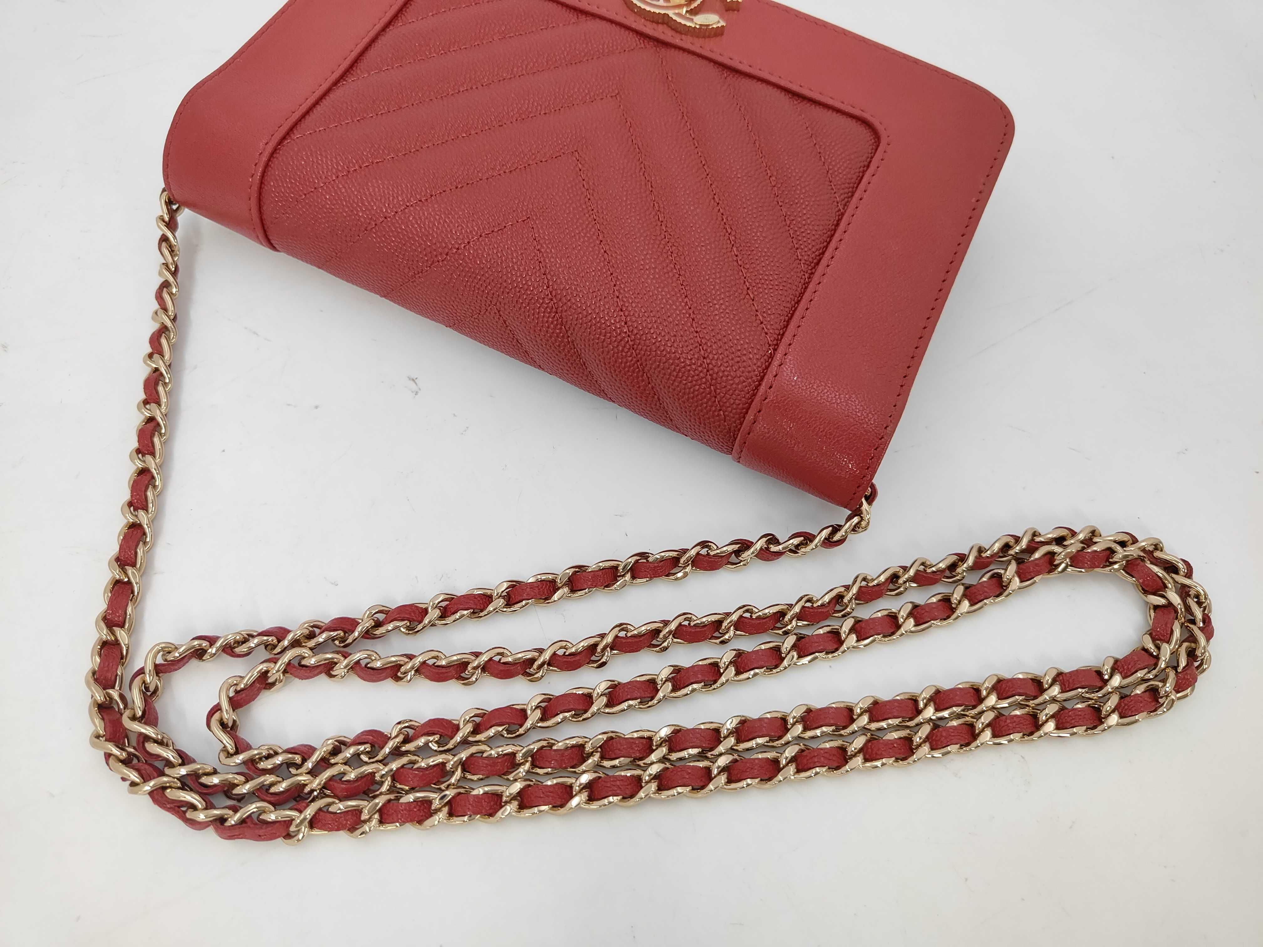 Matelassé Caviar Skin Chain Wallet Shoulder Bag — view 5