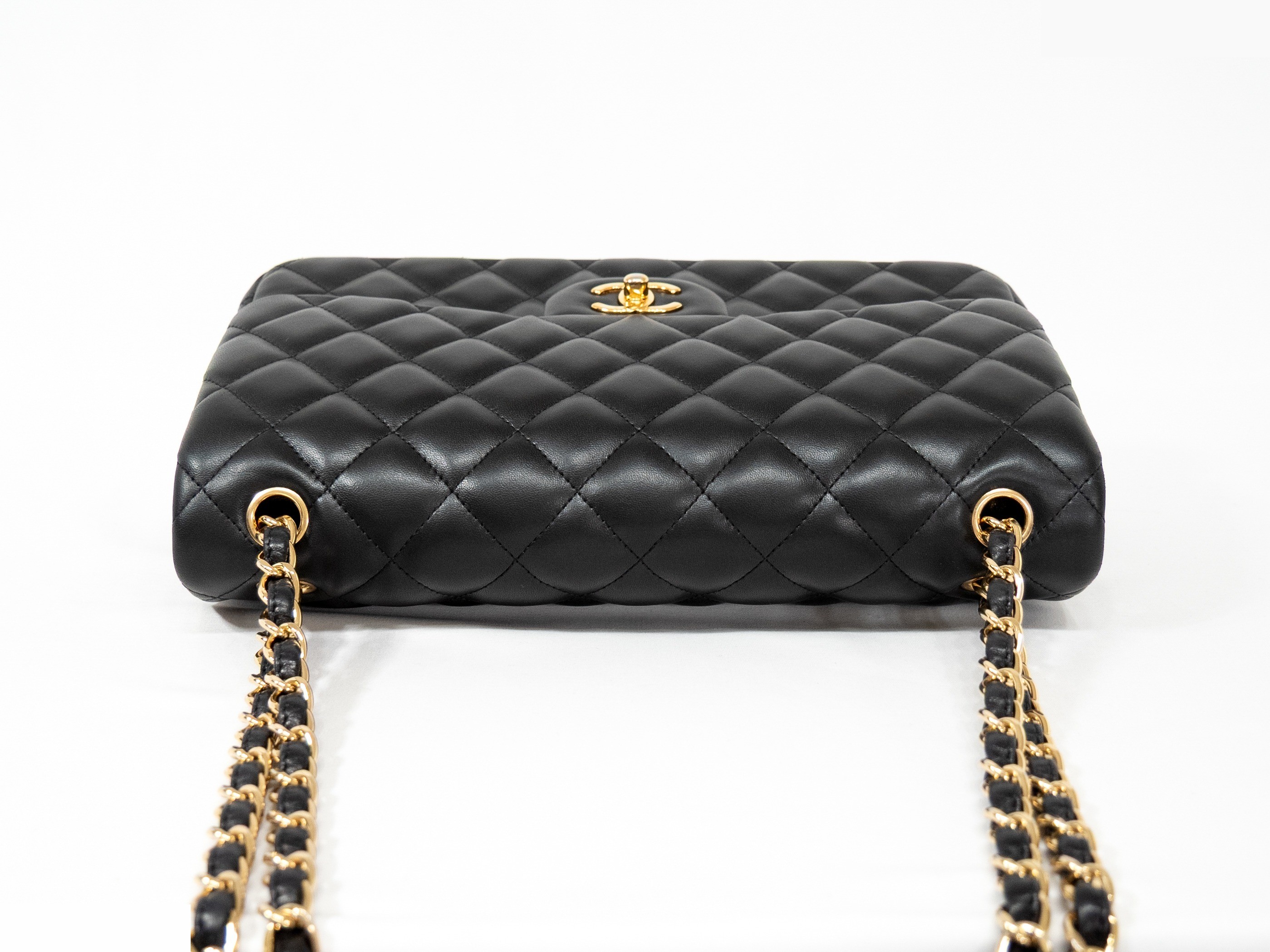 Large Matelassé bag, matching seal card, lambskin, black. — view 3