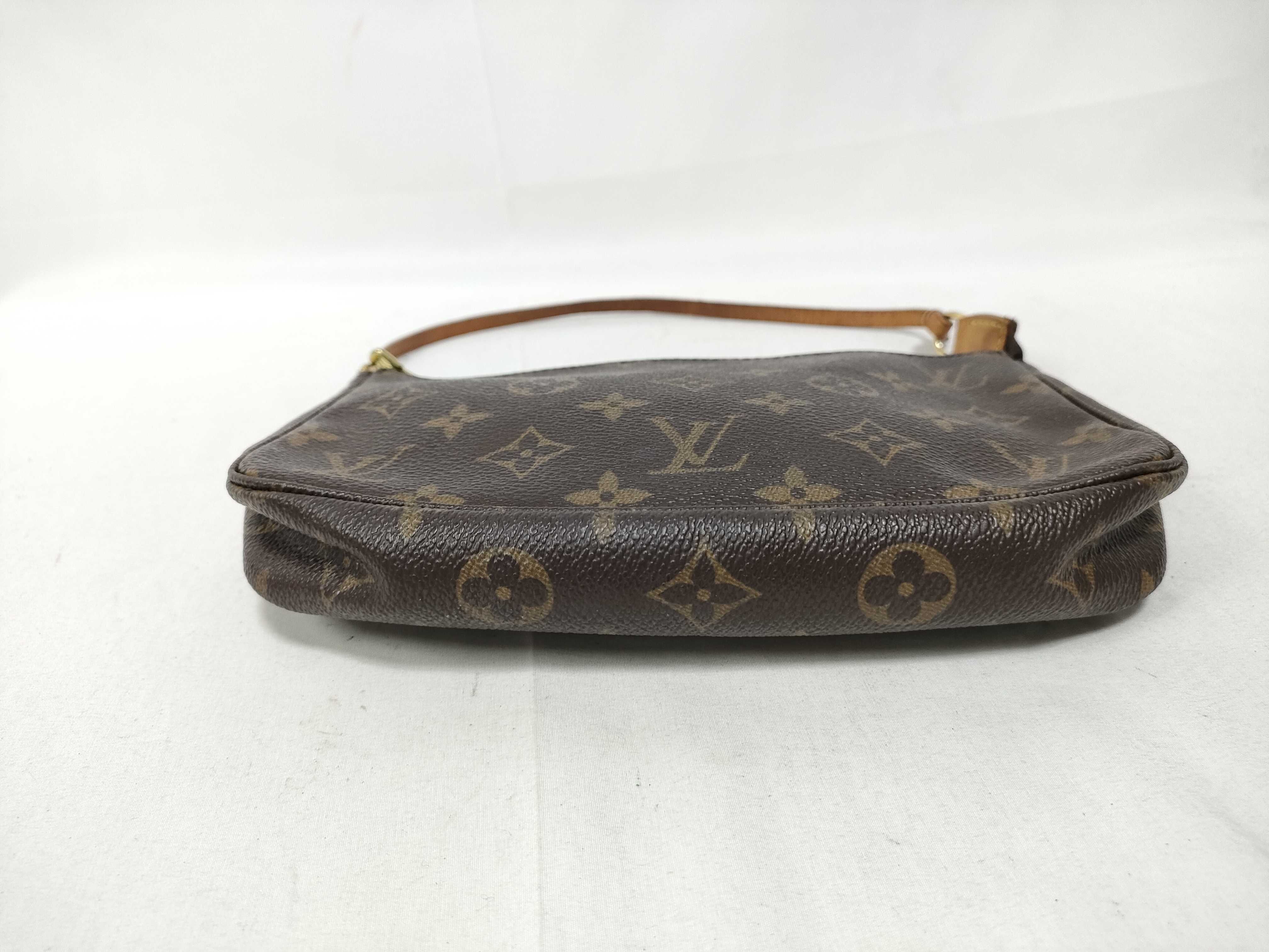 Monogram Louis Vuitton M51980 Pochette Accessoires Monogram VI0010 Pouch — view 3