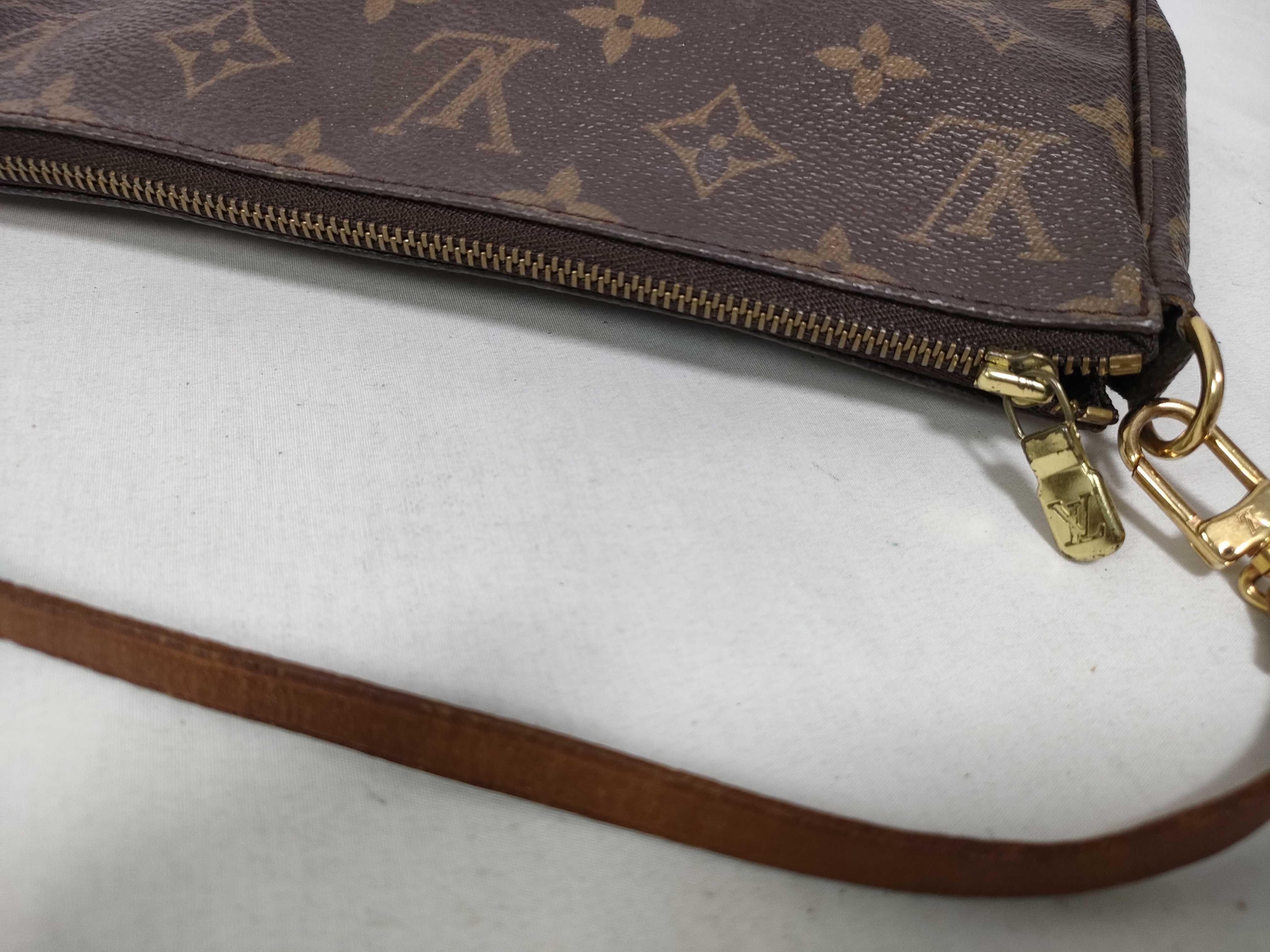 Monogram Louis Vuitton M51980 Pochette Accessoires Monogram VI0010 Pouch — view 7