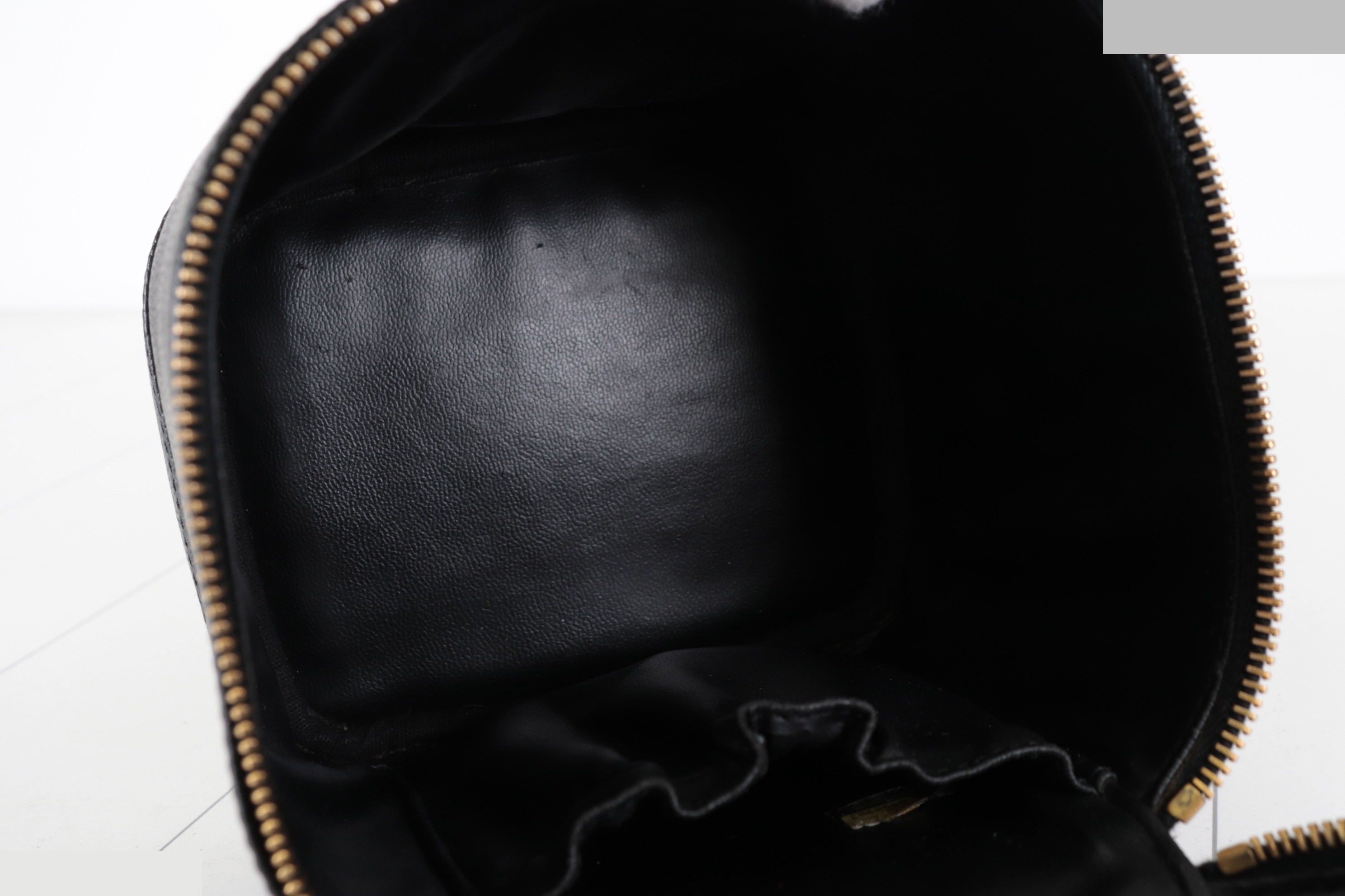 Caviar Vanity, Table 6 — view 9