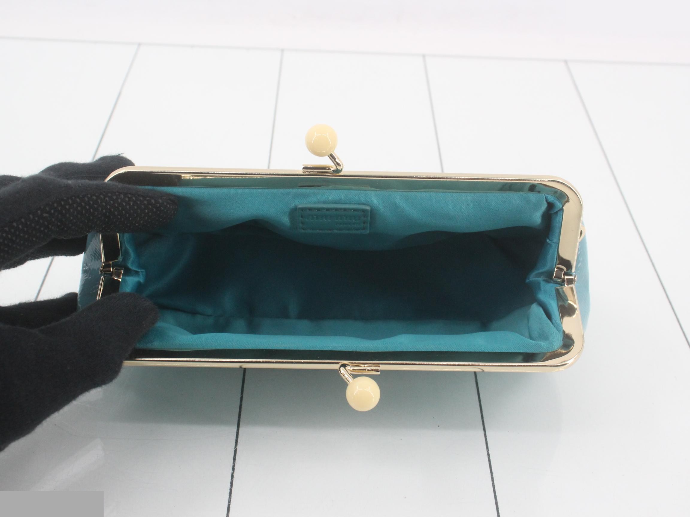 Clasp-closure chain shoulder bag — view 4