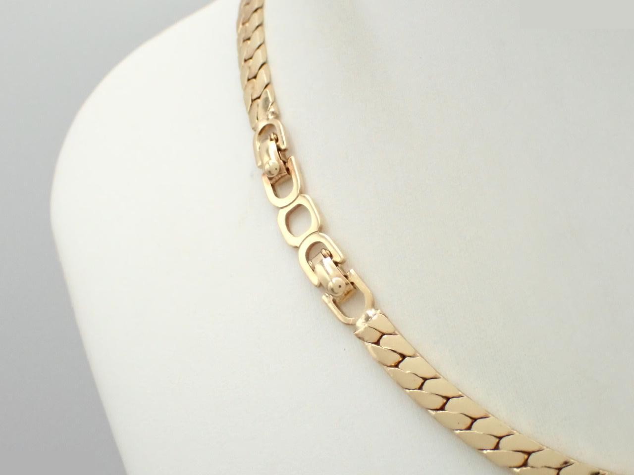 Other line: Precious metal necklaces and pendants, neck circumference approximately 42 cm. — view 2