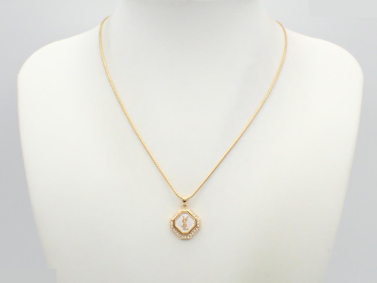 Other lines: Precious metals, necklaces, pendants, neck circumference approximately 44 cm. — view 3