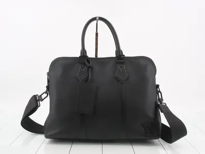 M59159 Aerogram Takeoff Briefcase, Grain Calf Leather