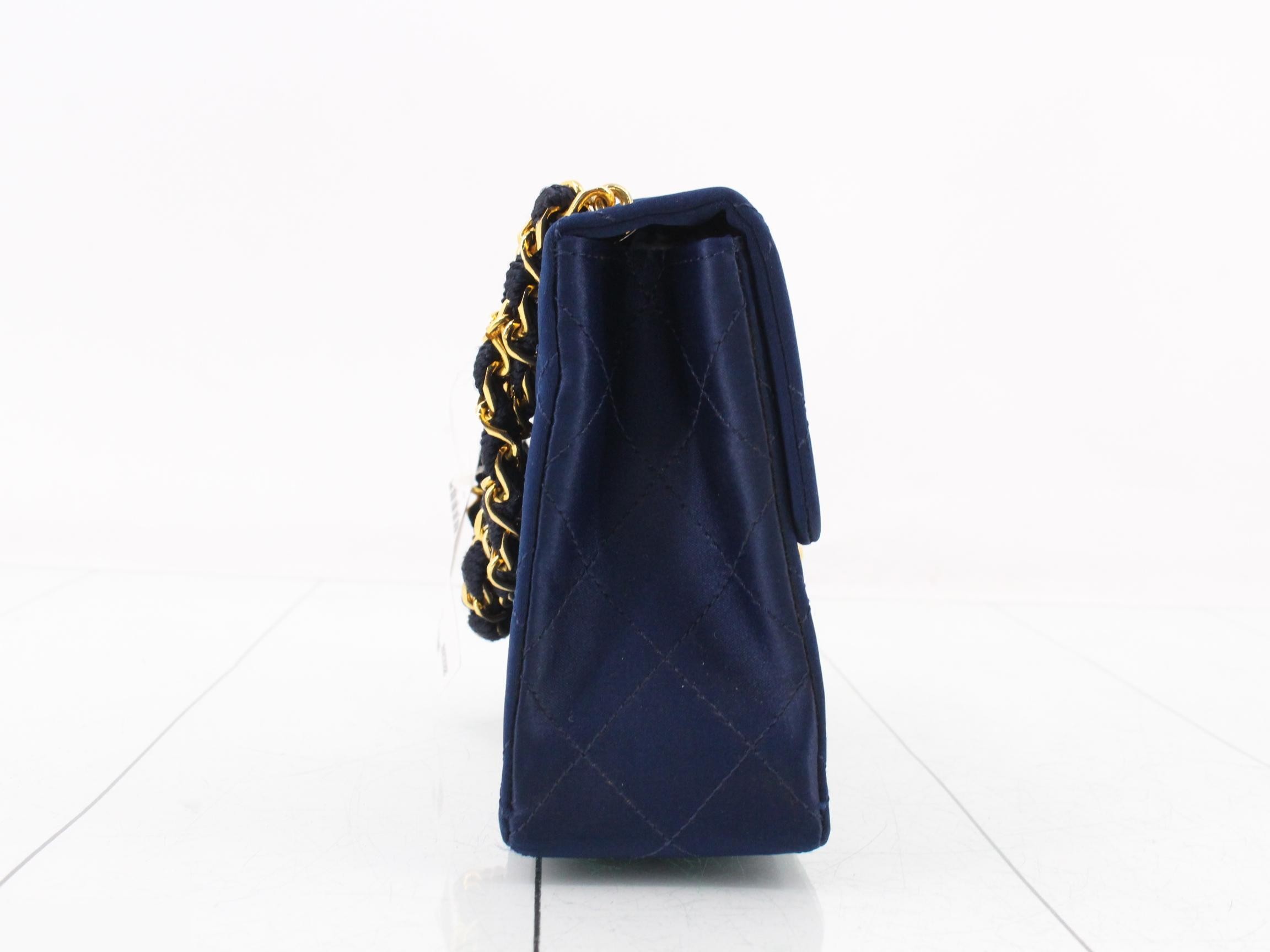 Matelassé (bag) - Shoulder bag - Satin — view 4