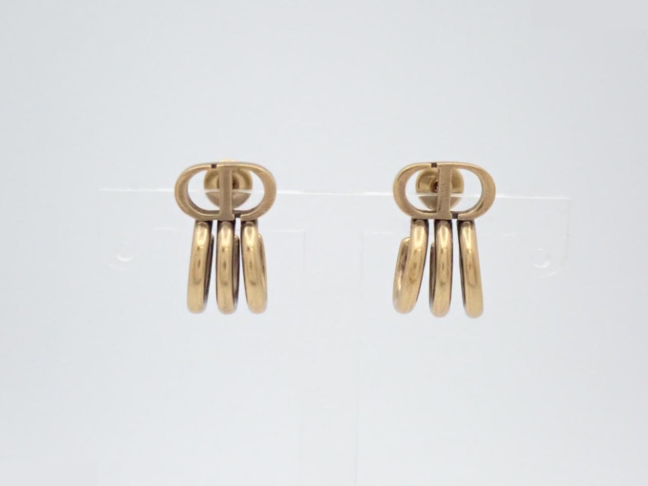 C-shaped hoop earrings