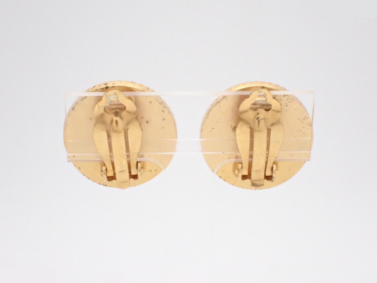 Round Coco Shell Earrings 95A Black White Gold Fittings — view 2