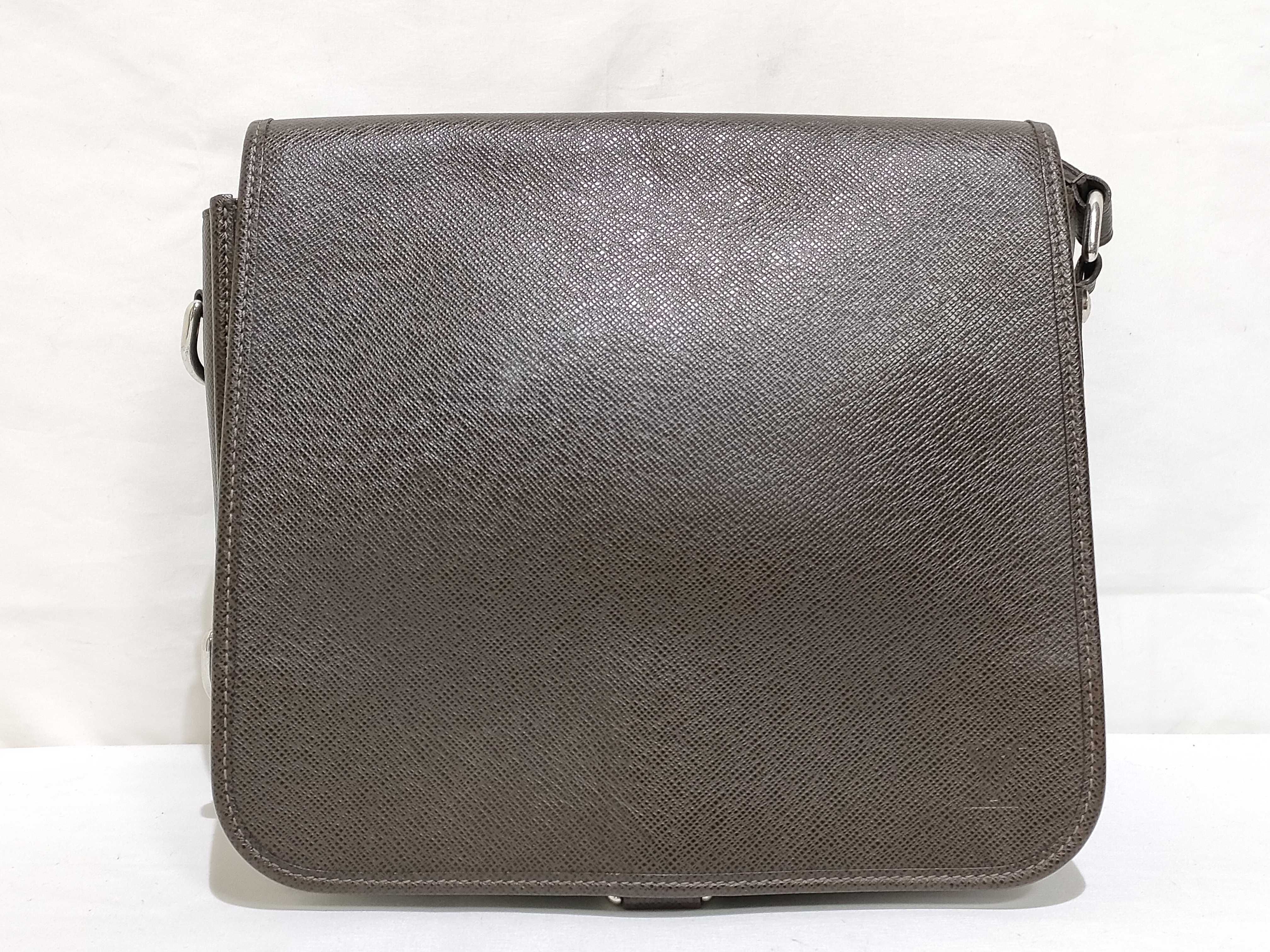 Taiga LV Taiga Flap Crossbody Bag Shoulder Bag