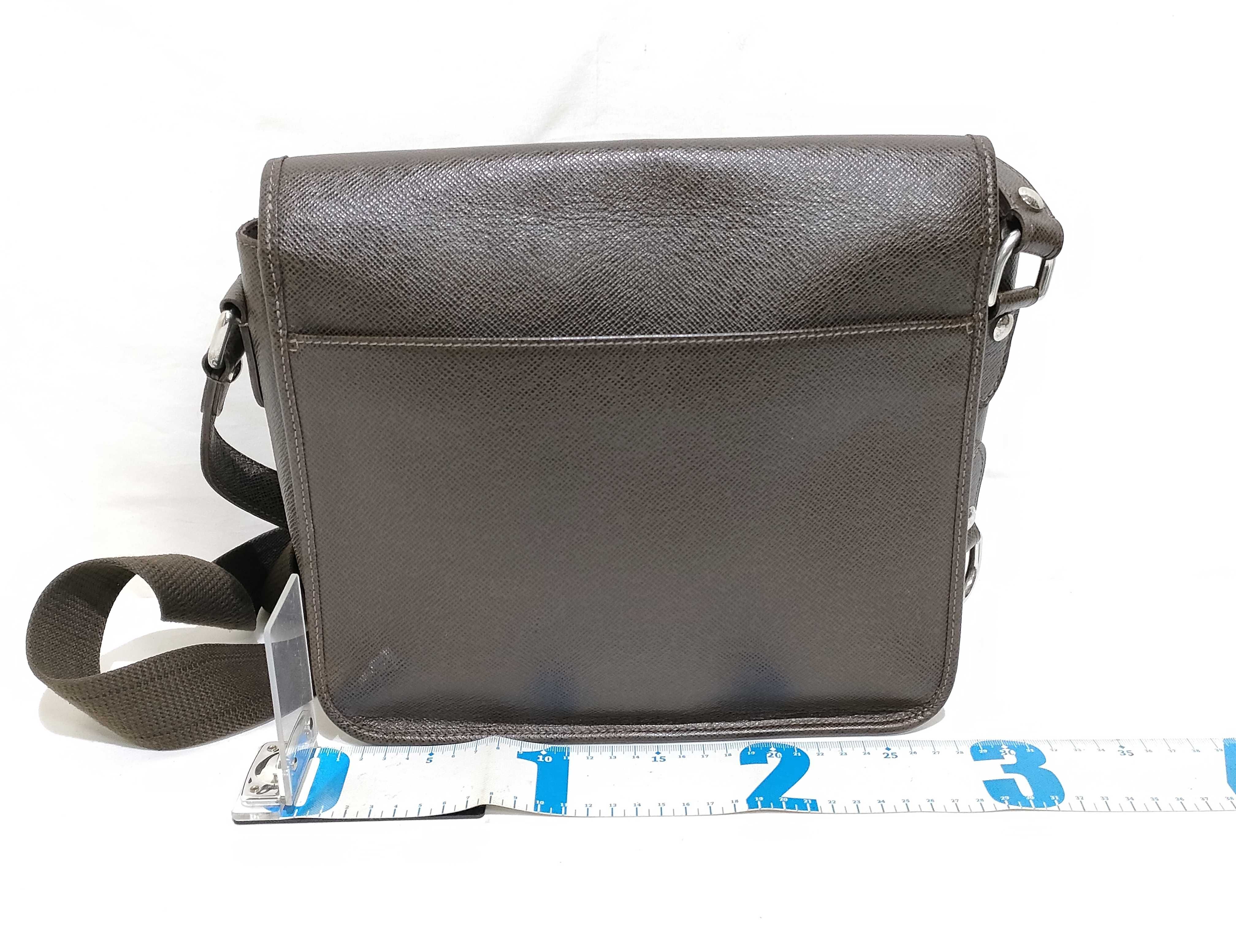 Taiga LV Taiga Flap Crossbody Bag Shoulder Bag — view 2