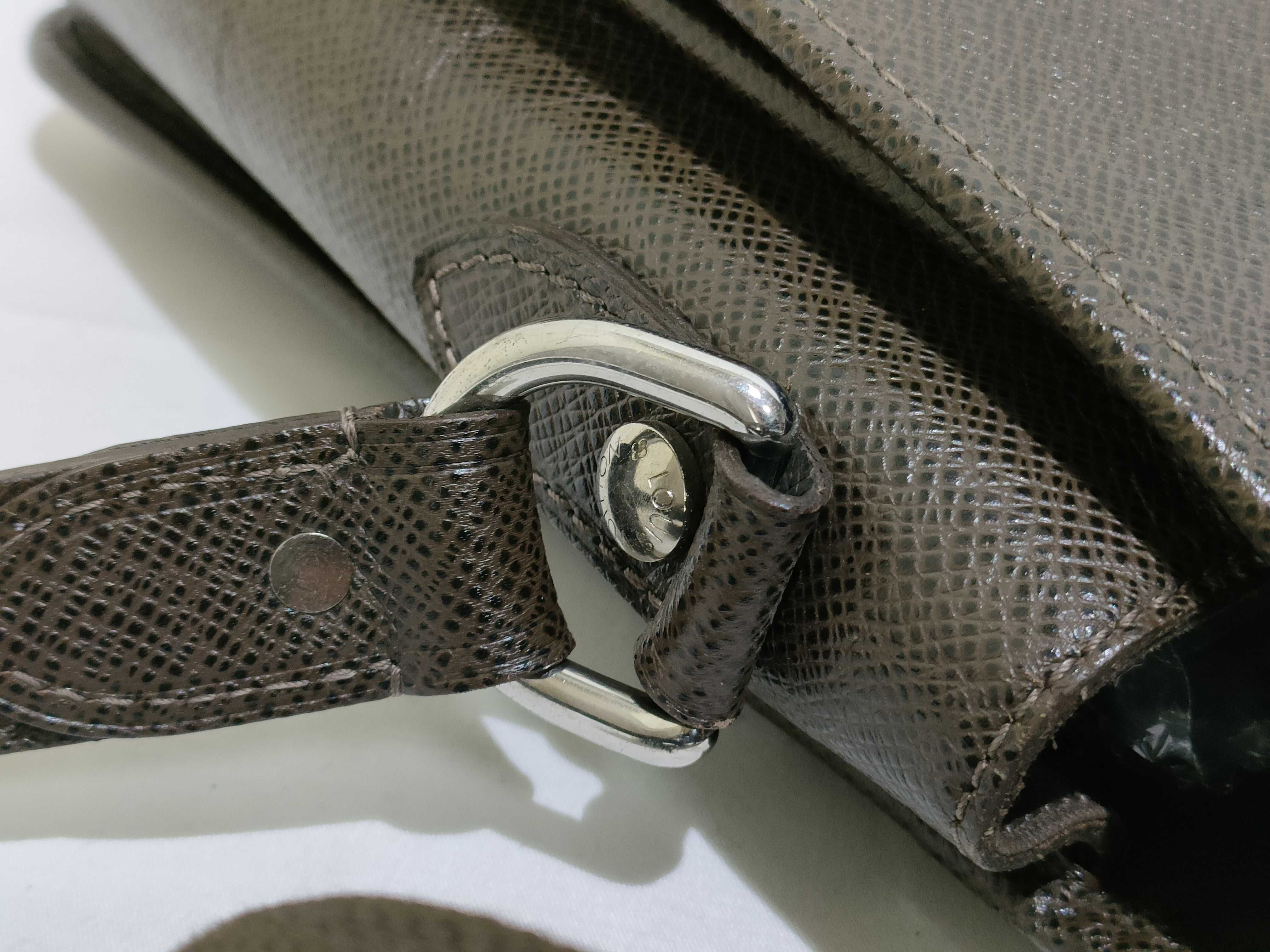 Taiga LV Taiga Flap Crossbody Bag Shoulder Bag — view 5