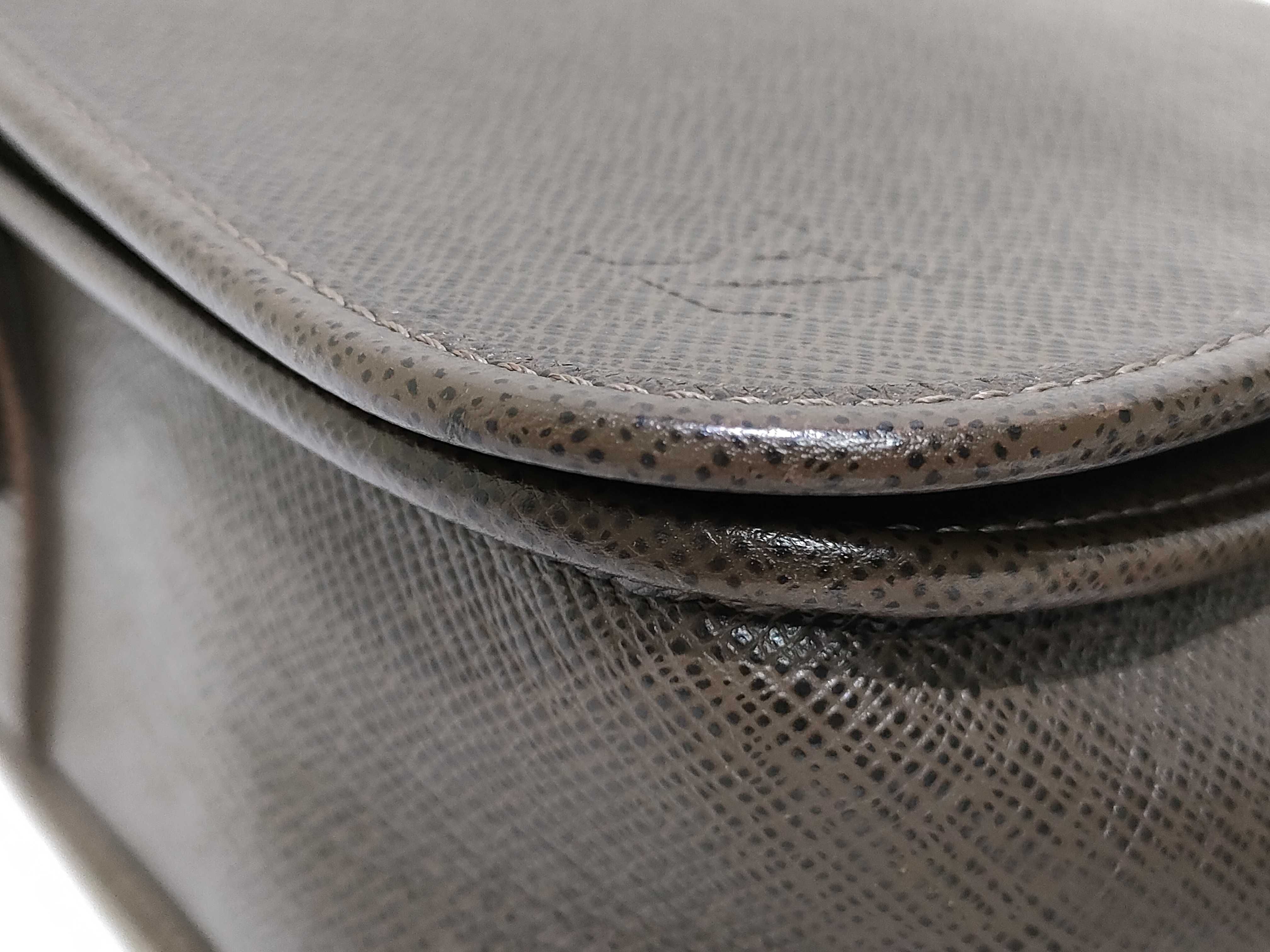 Taiga LV Taiga Flap Crossbody Bag Shoulder Bag — view 6