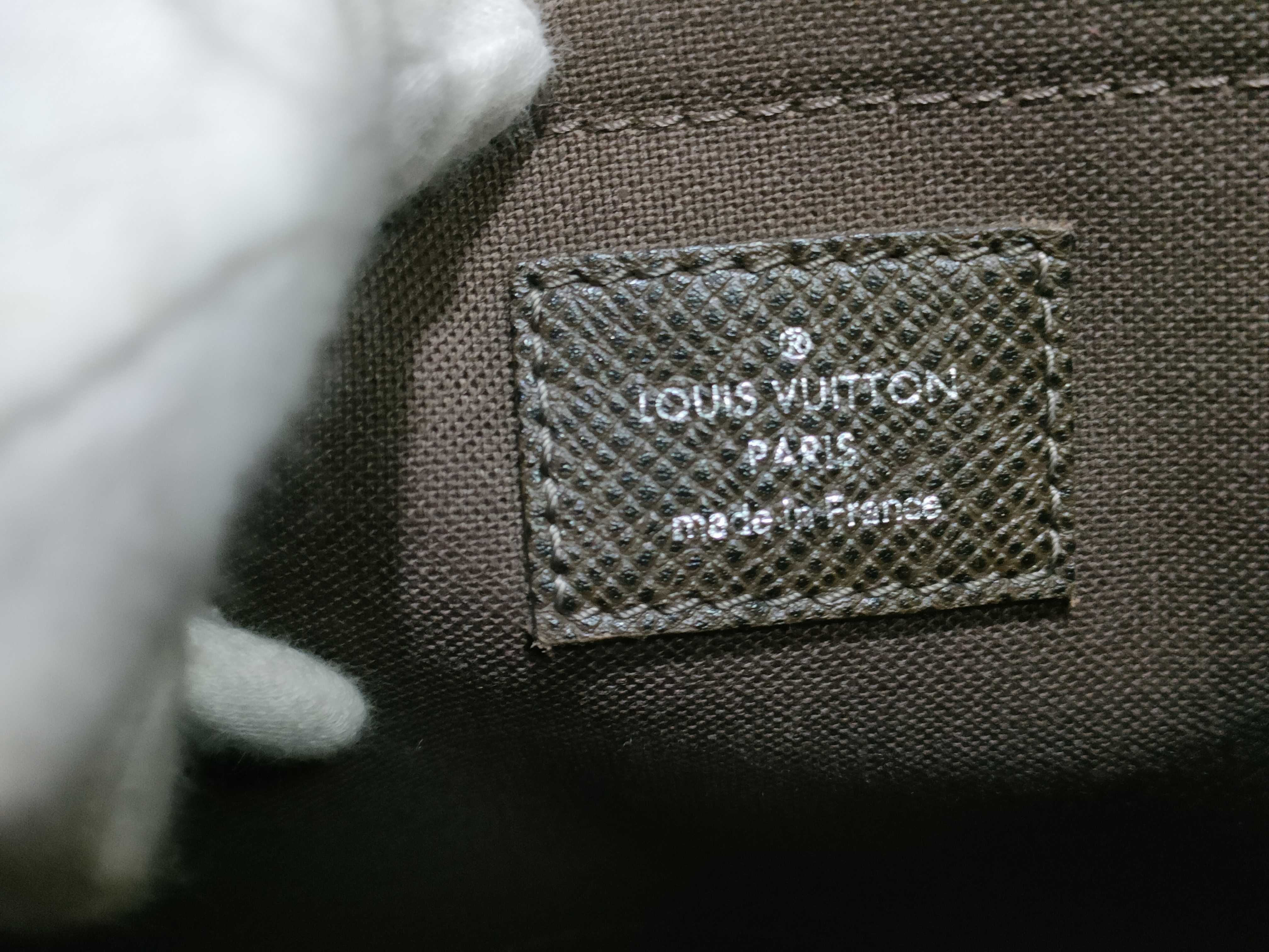 Taiga LV Taiga Flap Crossbody Bag Shoulder Bag — view 10