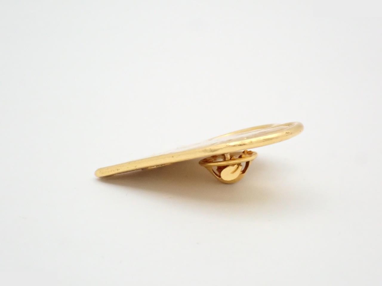gold brooch — view 3