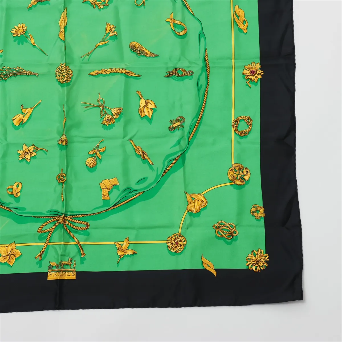 Carre 90 clips clip scarf silk black x green thread — view 4