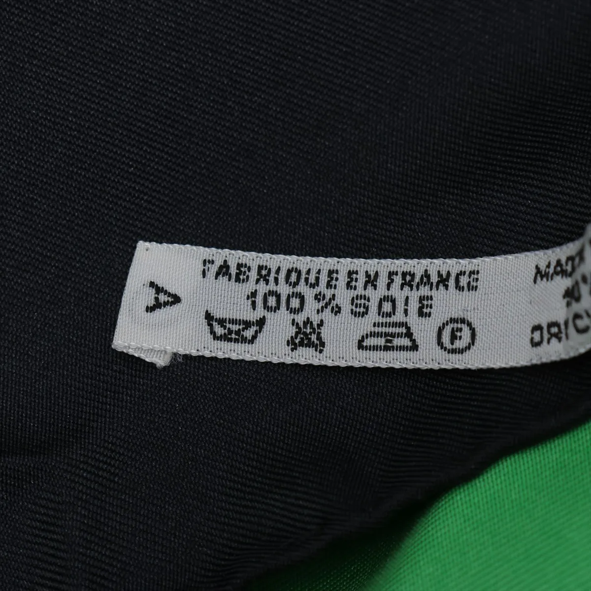 Carre 90 clips clip scarf silk black x green thread — view 7