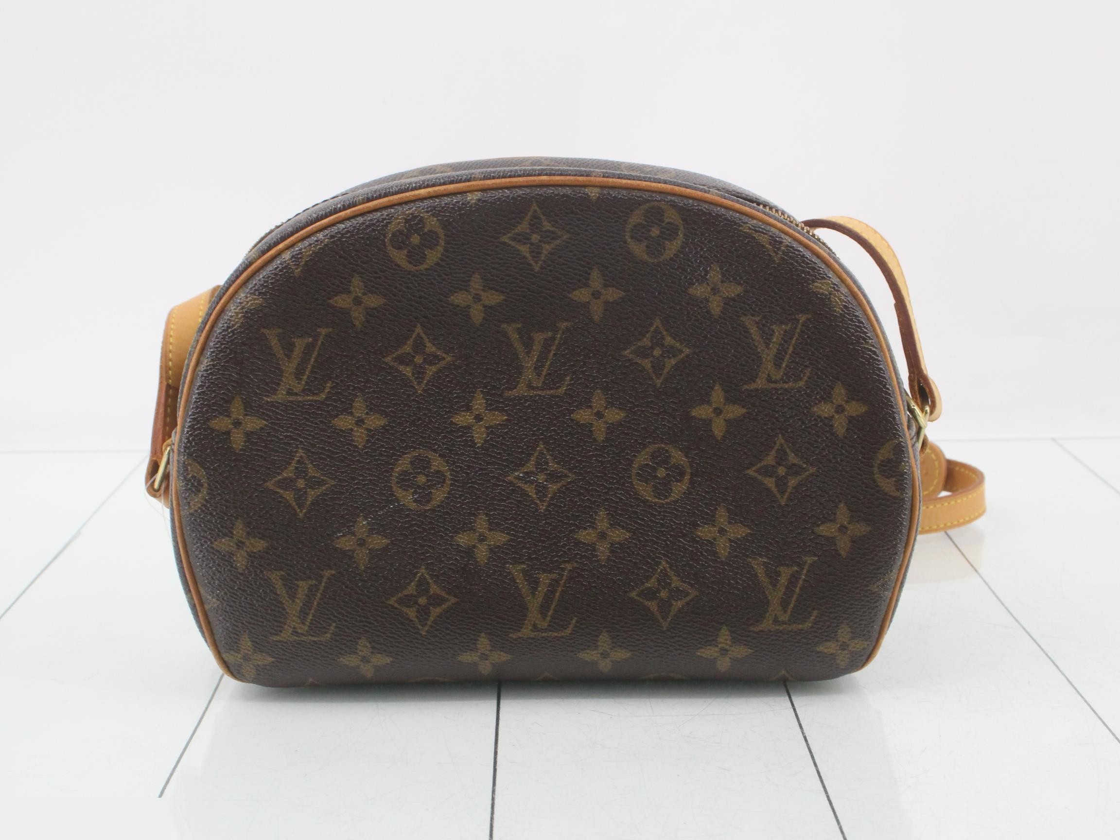 M51221 Blois Louis Vuitton Shoulder Bag Monogram — view 2