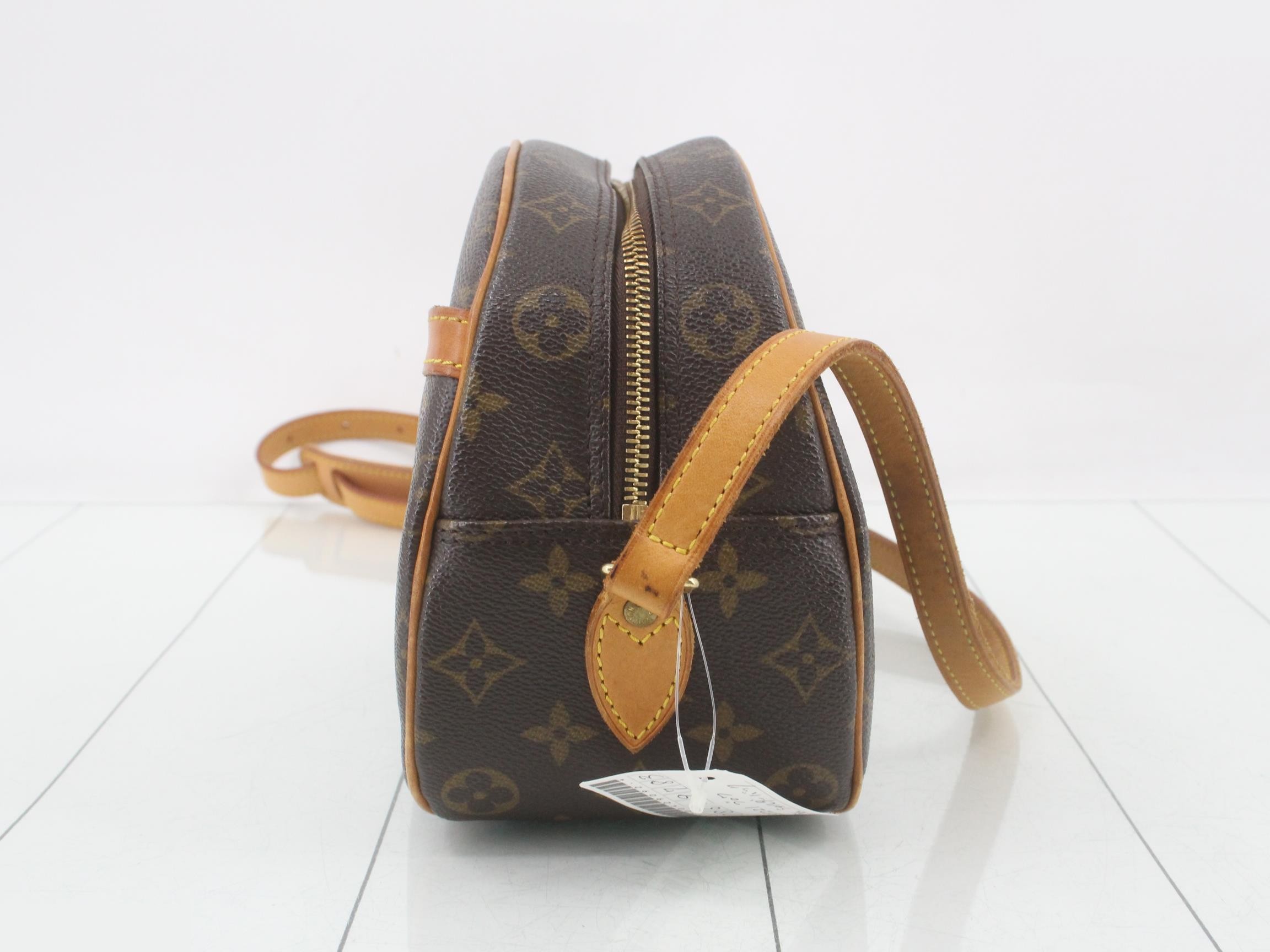 M51221 Blois Louis Vuitton Shoulder Bag Monogram — view 3