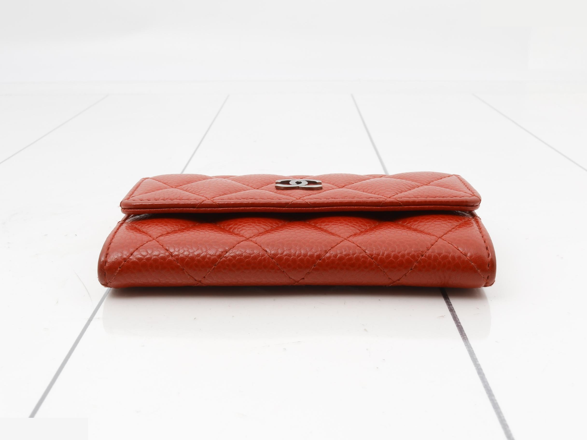 Matelassé Caviar Skin Card Case — view 3