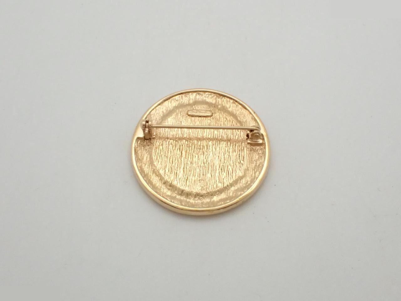 Gold brooch — view 2