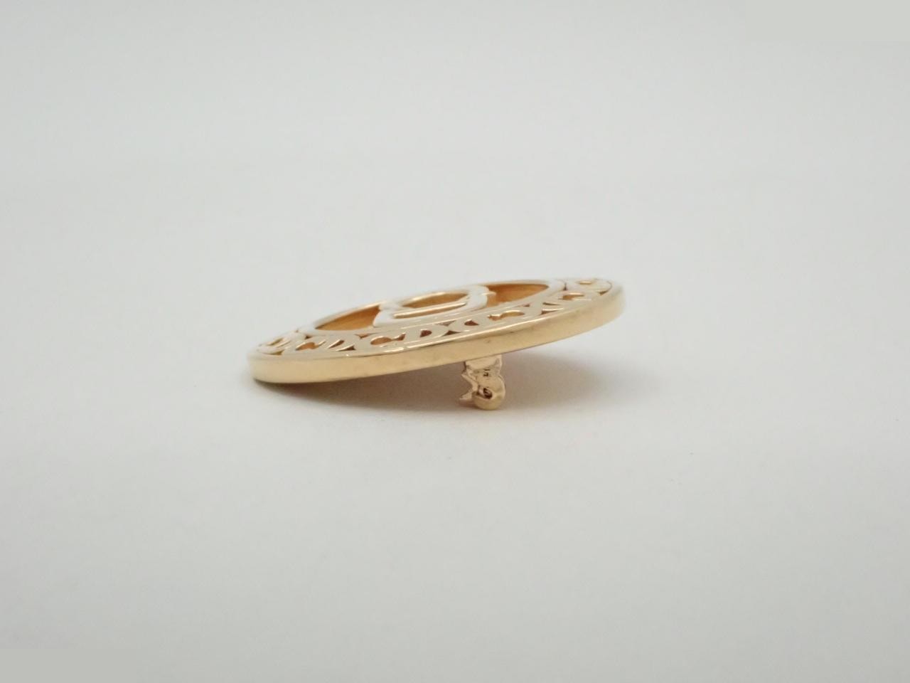 Gold brooch — view 3